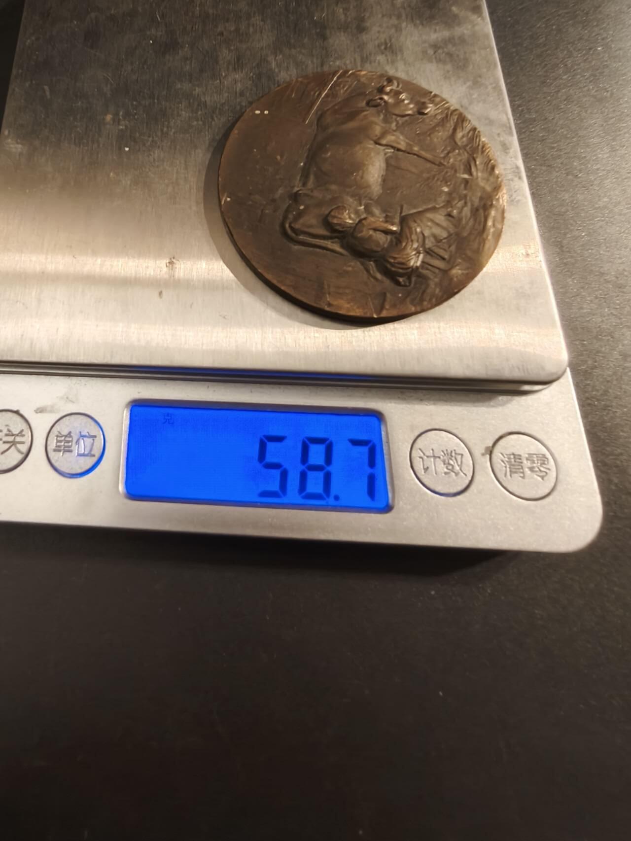 老王徽章第154期  法国众议院赠大铜章 直径 49mm. 重量58.3g