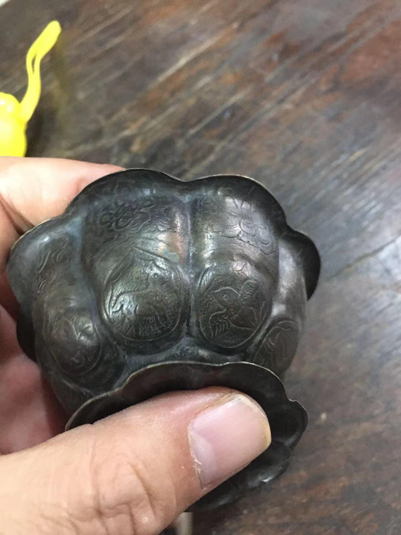 老银碗，纹饰漂亮，完整，造型漂亮，包浆自然，见图示