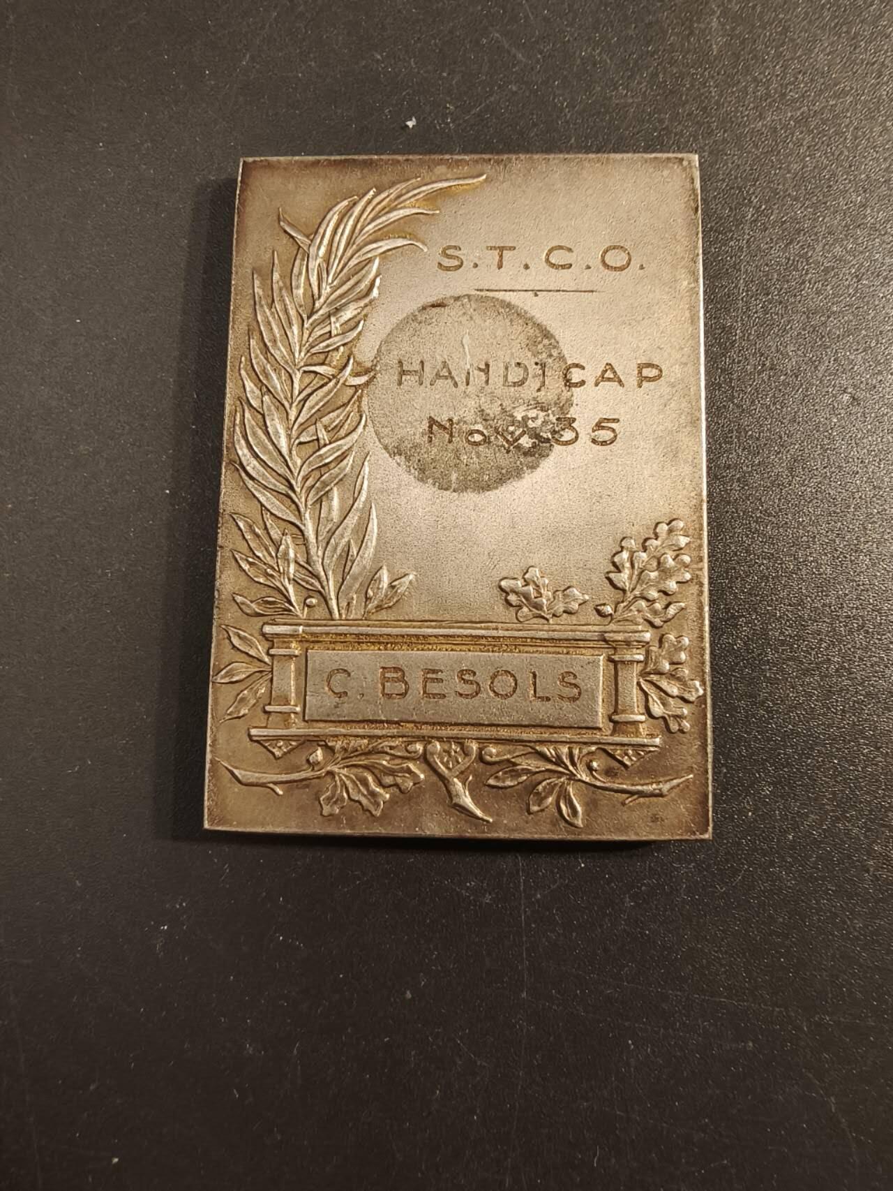 老王徽章第154期 法国网球运动方形大铜章     实发      尺寸50×34mm.    重量48.7g