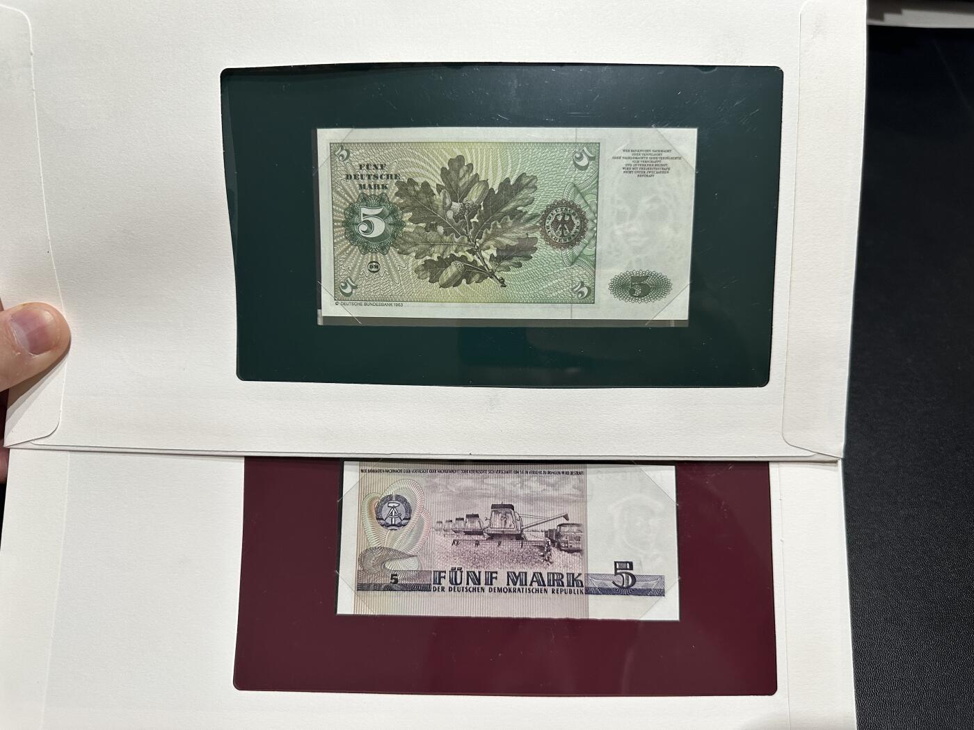 《外钞收藏家》第五百七十三期（精品场）（本平台长期征集拍品、欢迎藏友们联系合作） 1980年西德5马克+75东德5马克 两张邮币封