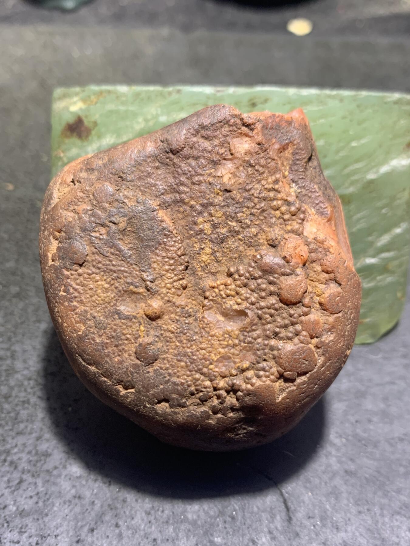 精美红皮开窗冻料千层纹南红玛瑙原石一颗