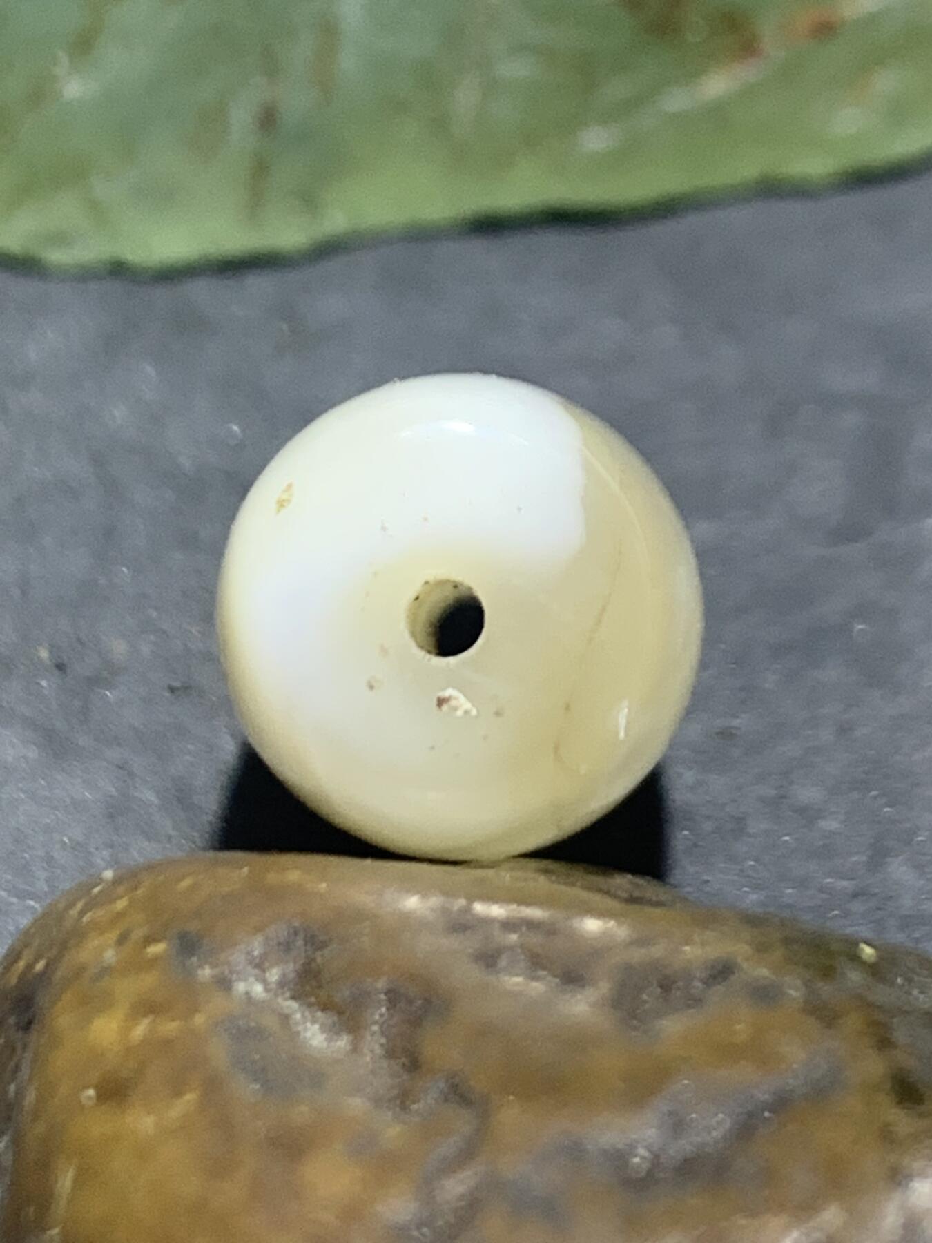 精美高玉化荔枝冻玛瑙桶珠一颗，