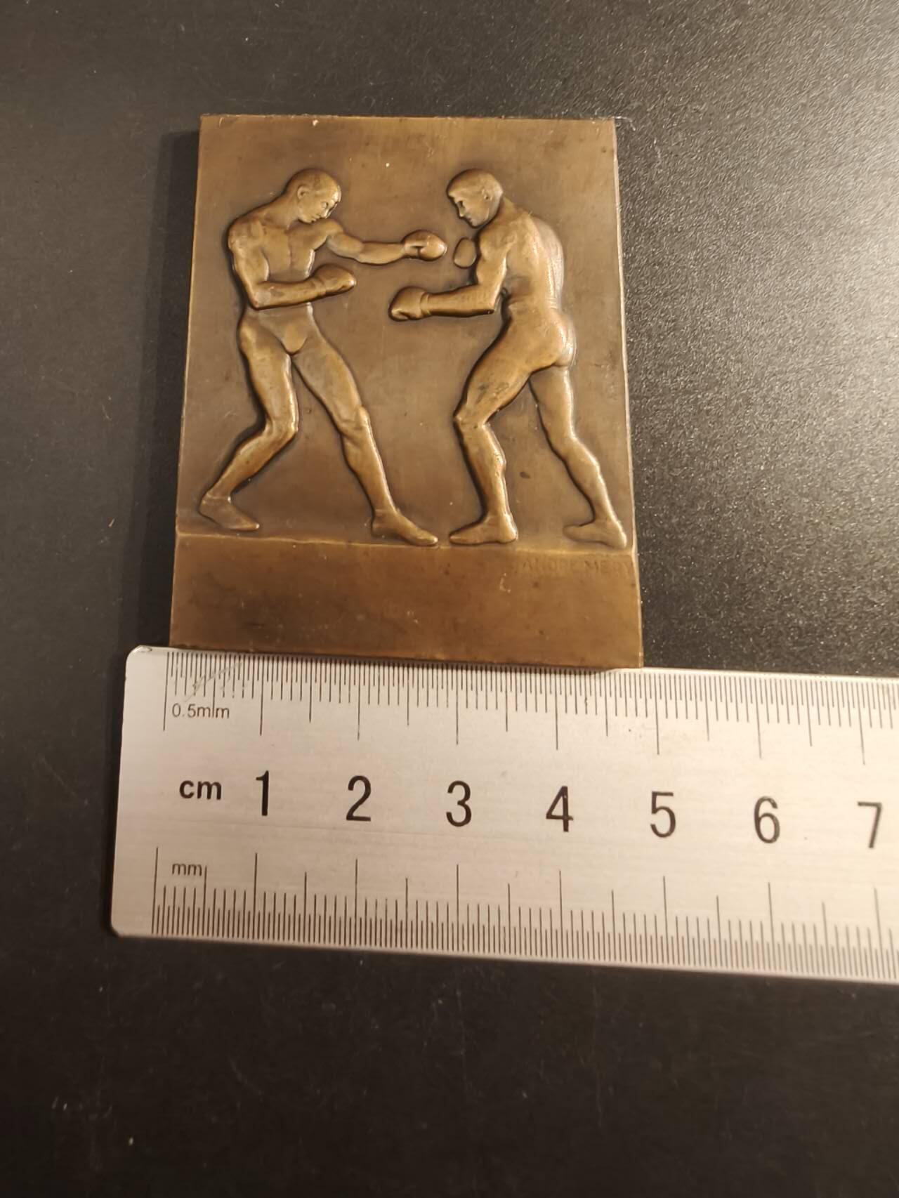 老王徽章第154期 法国拳击运动方形大铜章     尺寸60×45mm.   重量88.7g
