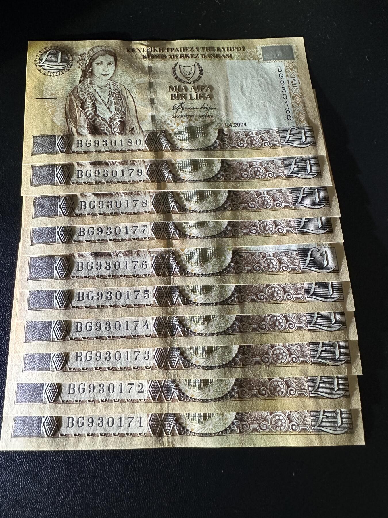 《外钞收藏家》第五百七十三期（精品场）（本平台长期征集拍品、欢迎藏友们联系合作） 塞浦路斯2004年1镑标十连号（大部分全程无4；绝品）	绝品