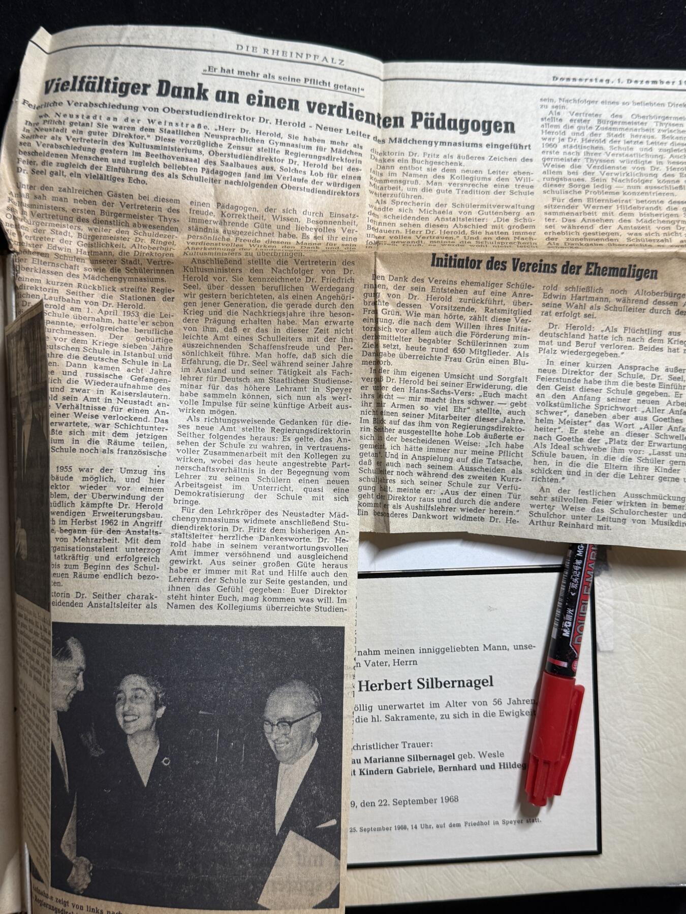 双节同庆！铭记历史！以史为鉴！戎马世界章牌大赏第106期 德国相册，数量超过200张，时间横跨二战与冷战时期，属于中学校长Friedrich seel，二战时在非洲军团服役，1943年被俘虏到美国