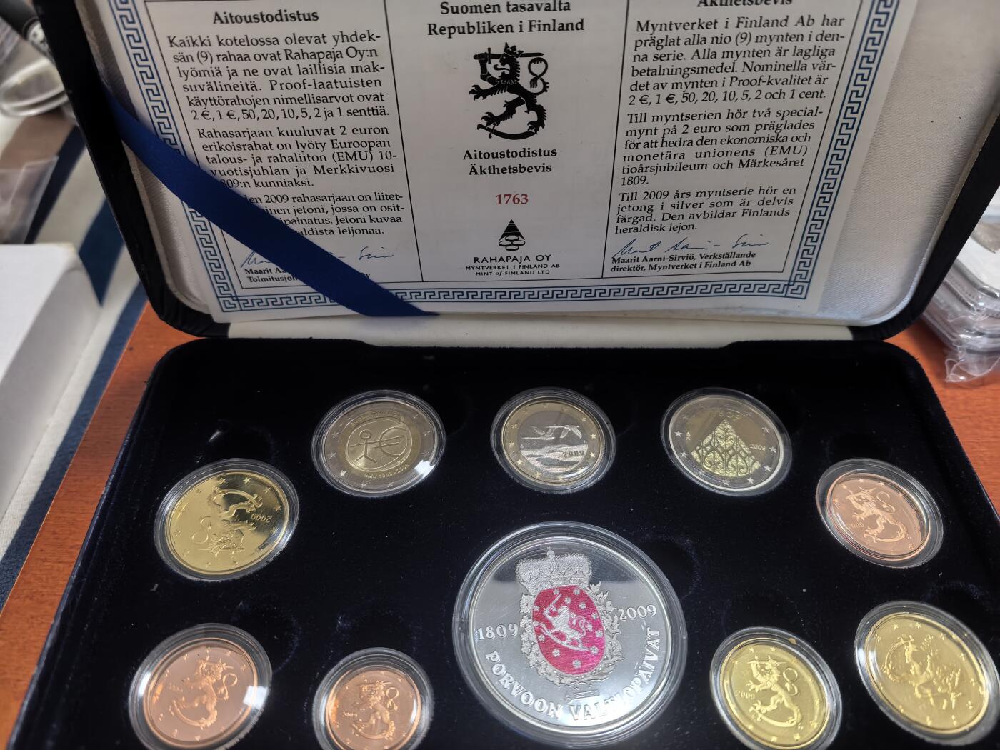 长老汇蛇年精选第五十七场拍卖 2009芬兰欧元精制套币9枚，面值5.88欧，盒证全，2500套，含1枚彩色精制银章，20克925银
