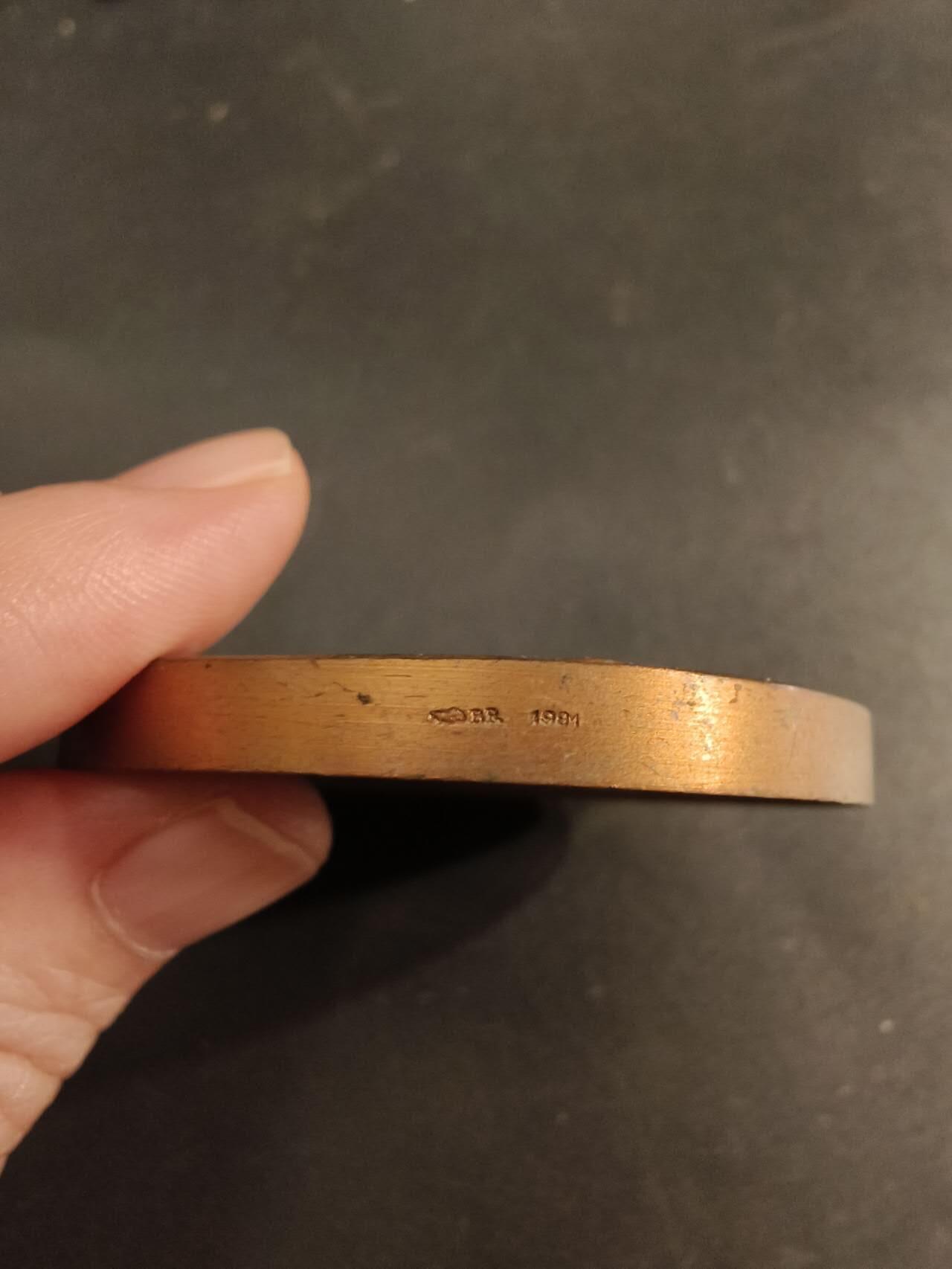 老王徽章第154期  法国参议员赠大铜章 直径50mm 重量70.1g