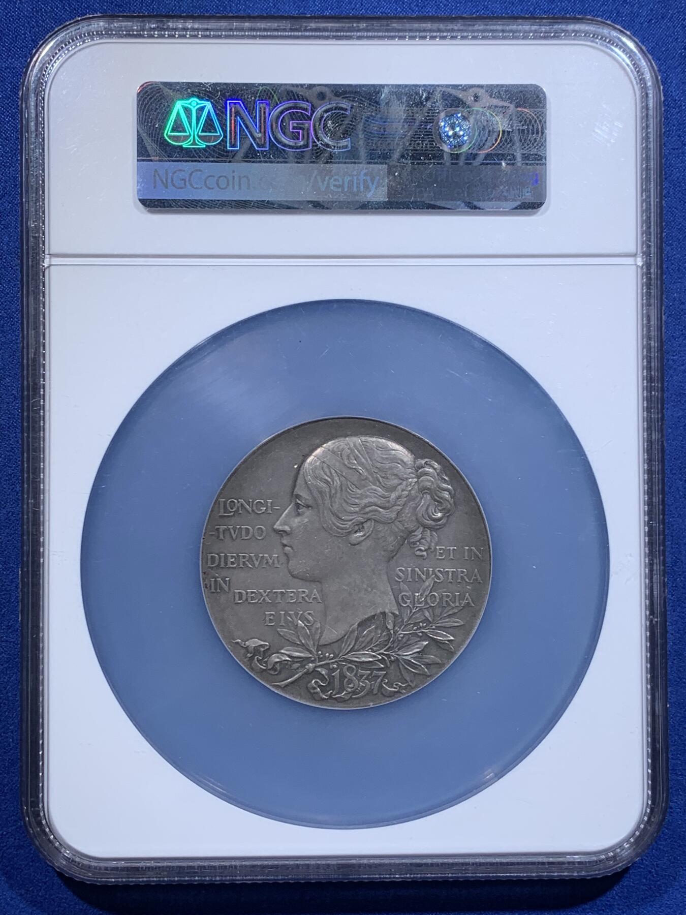 《竞宝斋》第425场 周日，周一  2场连拍 （全场包邮） NGC MS62 英国1897年维多利亚登基60周年大银章 55mm 大盒封装 非常经典的英国银章之一