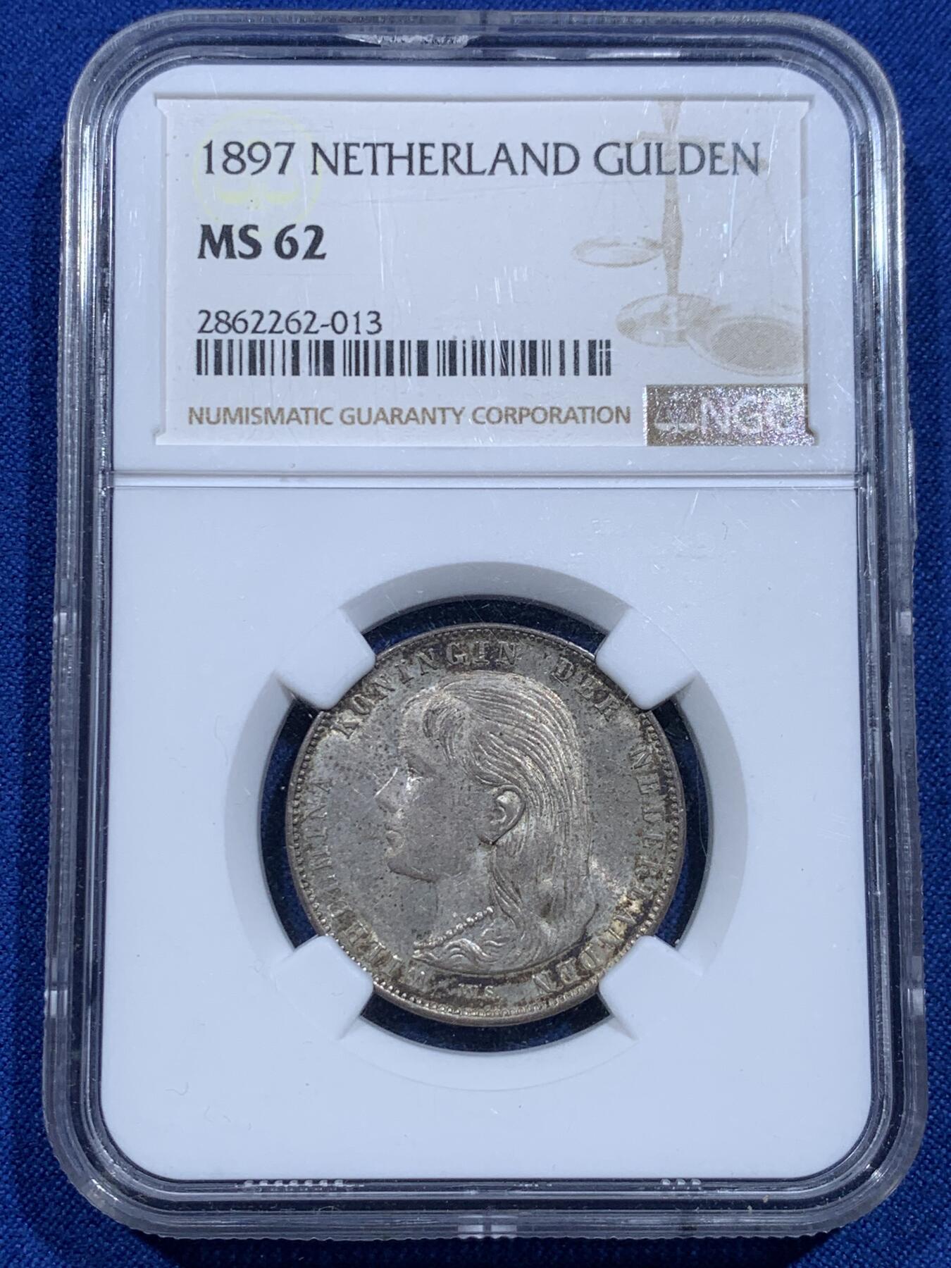 《竞宝斋》第425场 周日，周一  2场连拍 （全场包邮） NGC MS62 荷兰1897年威廉明娜女王小萝莉1盾银币 热门品种 高分好品相