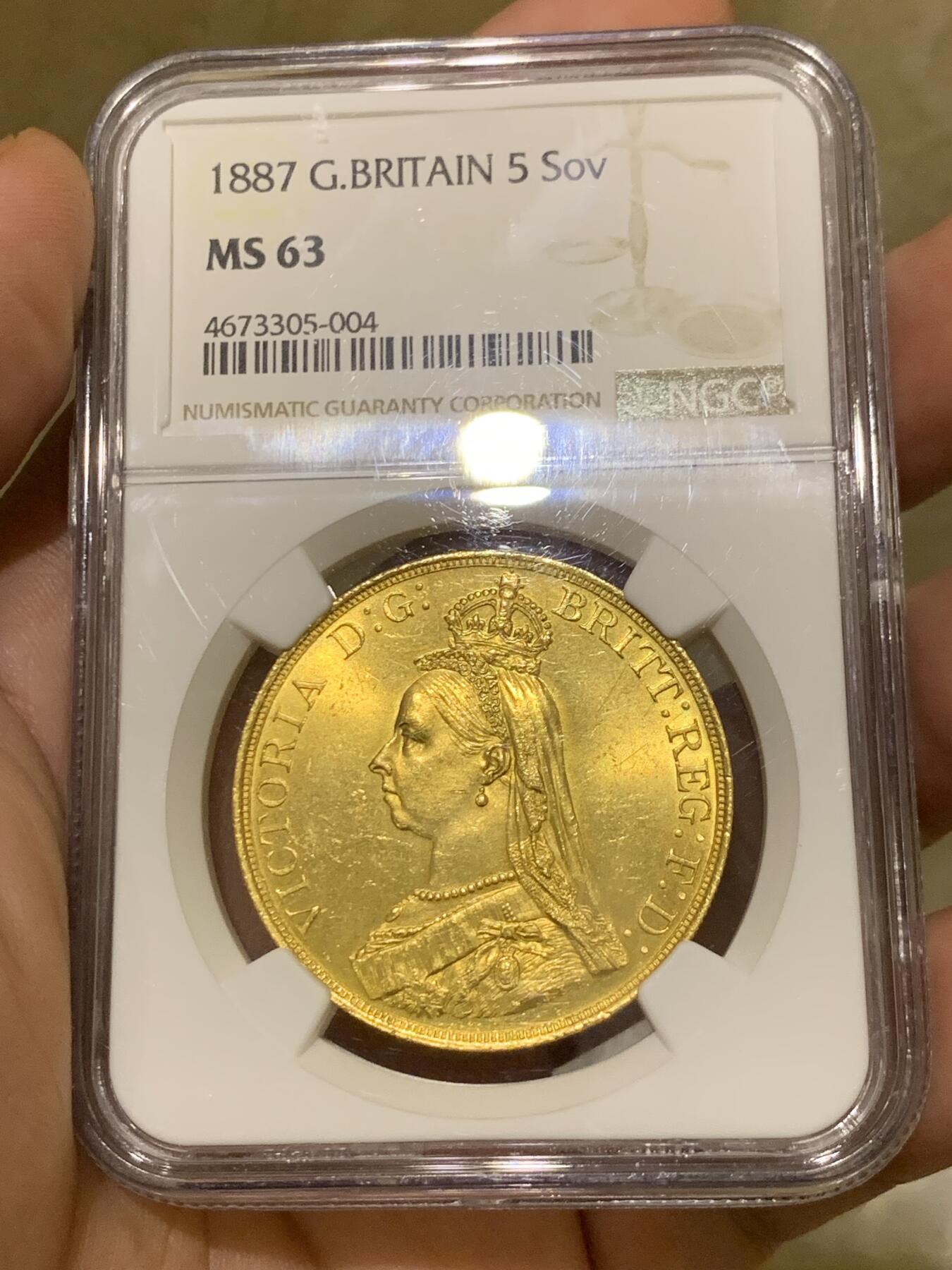 《竞宝斋》第425场 周日，周一  2场连拍 （全场包邮） NGC MS63 英国1887年维多利亚马剑5磅金币 9167金 39.94克 光度观感都非常好 细节见图 压手感十足