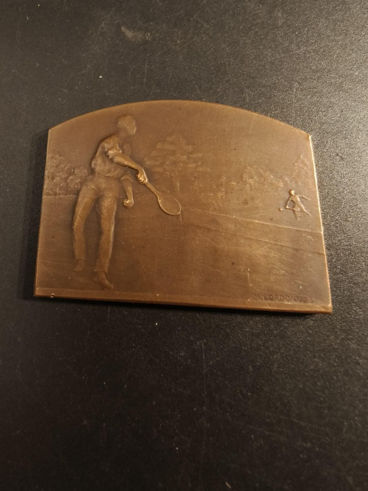 老王徽章第154期 法国巴黎回声报方形大铜章     尺寸48×34mm.   重量44.1g