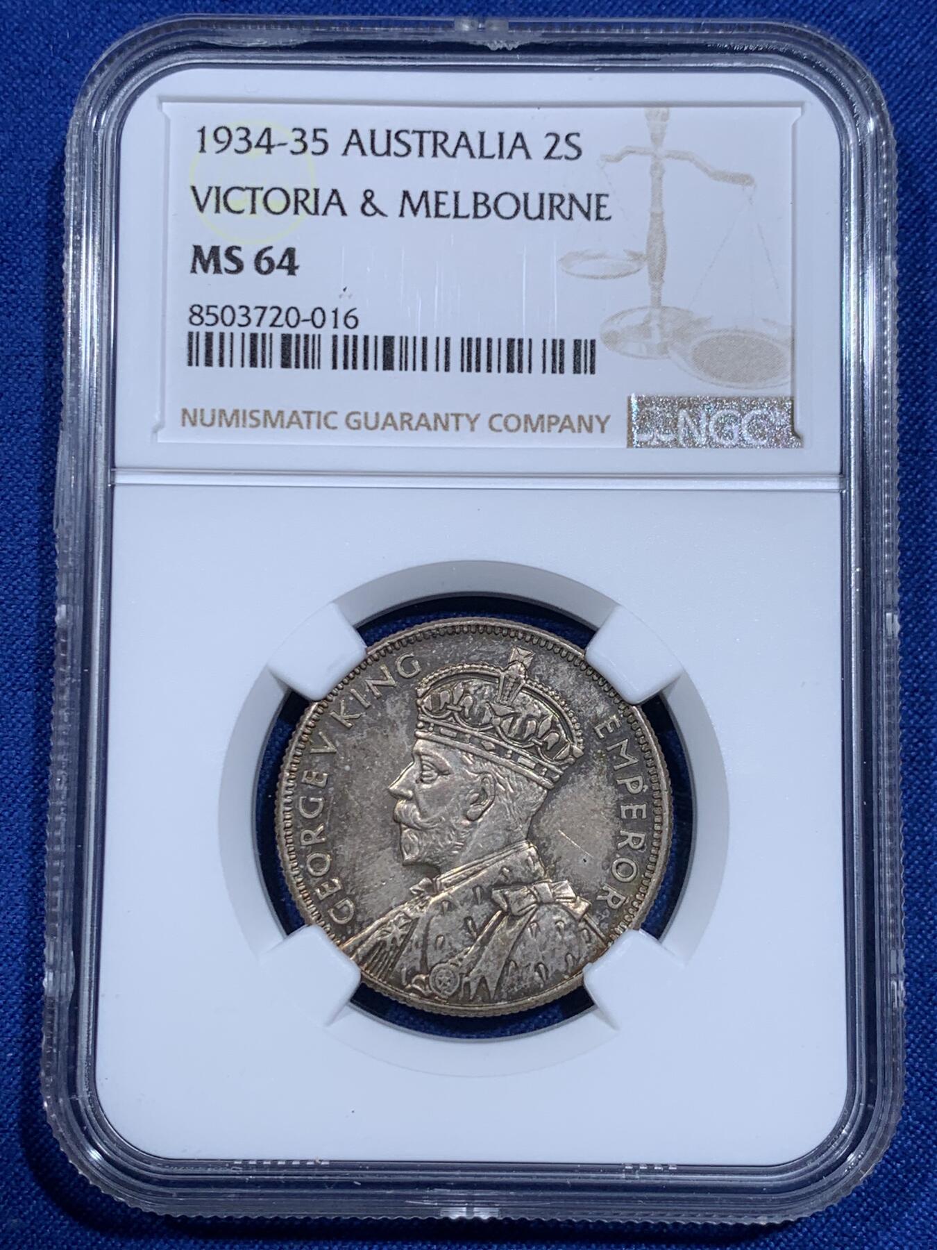 《竞宝斋》第425场 周日，周一  2场连拍 （全场包邮） 名誉品 NGC MS64 澳大利亚 1934-35 乔治五世 维多利亚州和墨尔本建城一百周年纪念银币 2023年同分6800成交