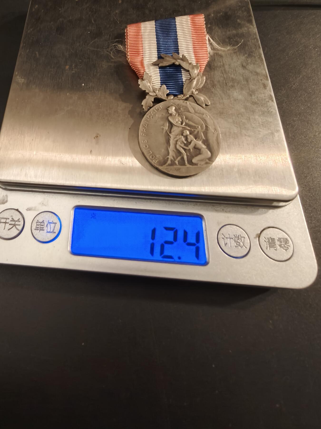 老王徽章第154期  法国银级内务部服役奖章    950银   1956实发   12.6g