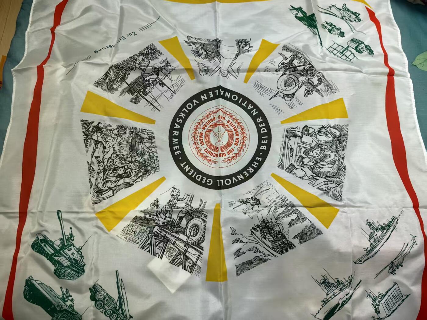 罗岚⭐爱藏⭐精品国庆假期专拍-分享拍场赚佣金 民主的德國人民軍「光榮退休」禮品絲巾套裝 帶原包裝 詳細看簡介