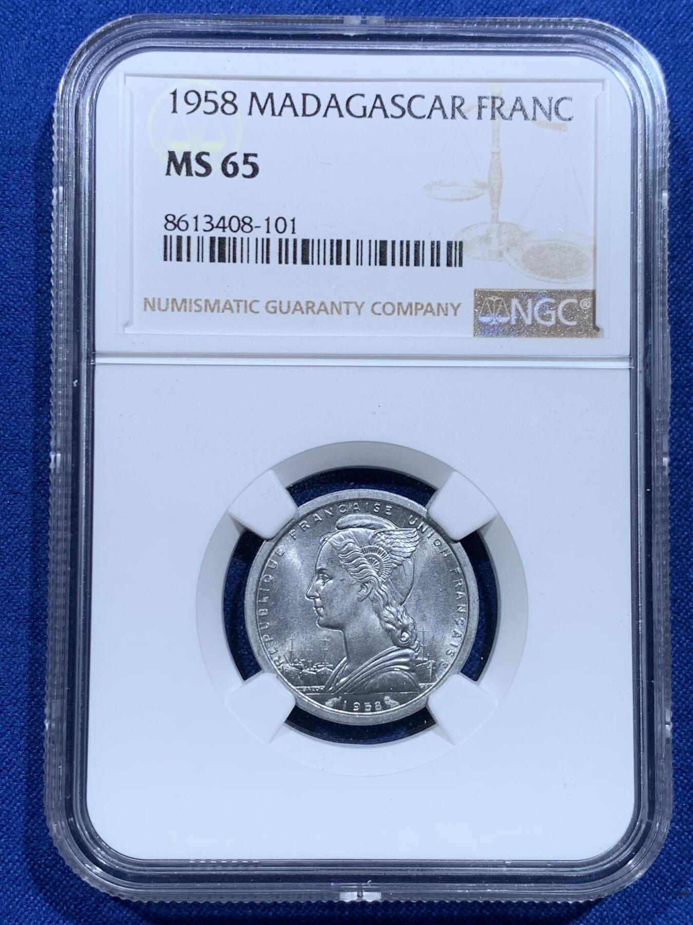 《竞宝斋》第425场 周日，周一  2场连拍 （全场包邮） NGC MS65 马达加斯加1958年1法郎 铝币好品不容易 法属经典品种