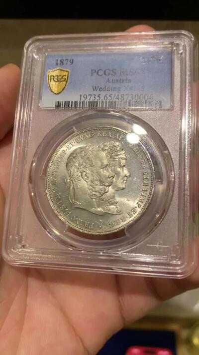 《竞宝斋》第425场 周日，周一  2场连拍 （全场包邮） PCGS MS65 奥地利1879年弗朗茨一世与茜茜公主银婚纪念2古尔登 丝绸底板 PL质感霜感十足 转光丝滑 高分难得