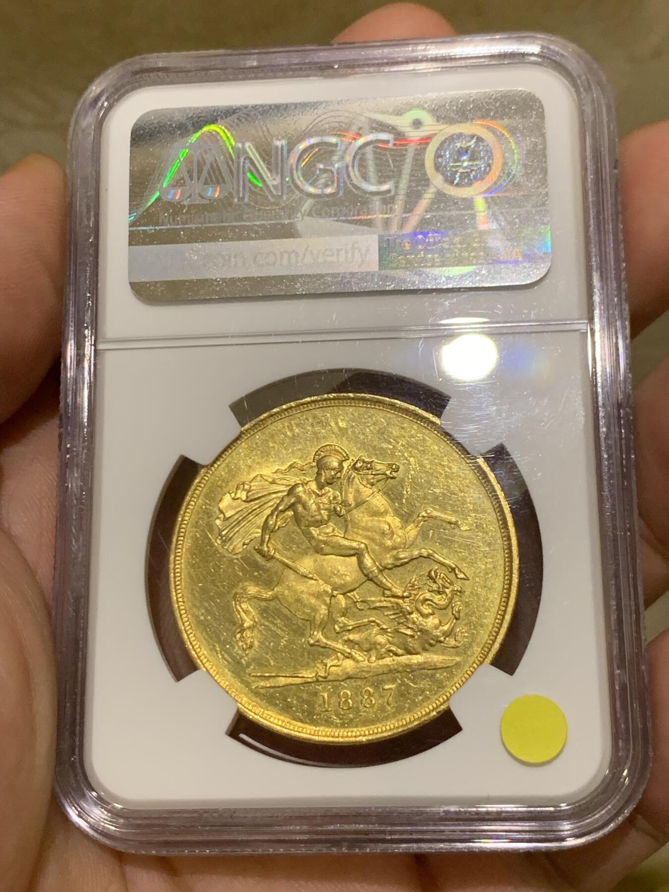 《竞宝斋》第425场 周日，周一  2场连拍 （全场包邮） NGC MS63 英国1887年维多利亚马剑5磅金币 9167金 39.94克 光度观感都非常好 细节见图 压手感十足