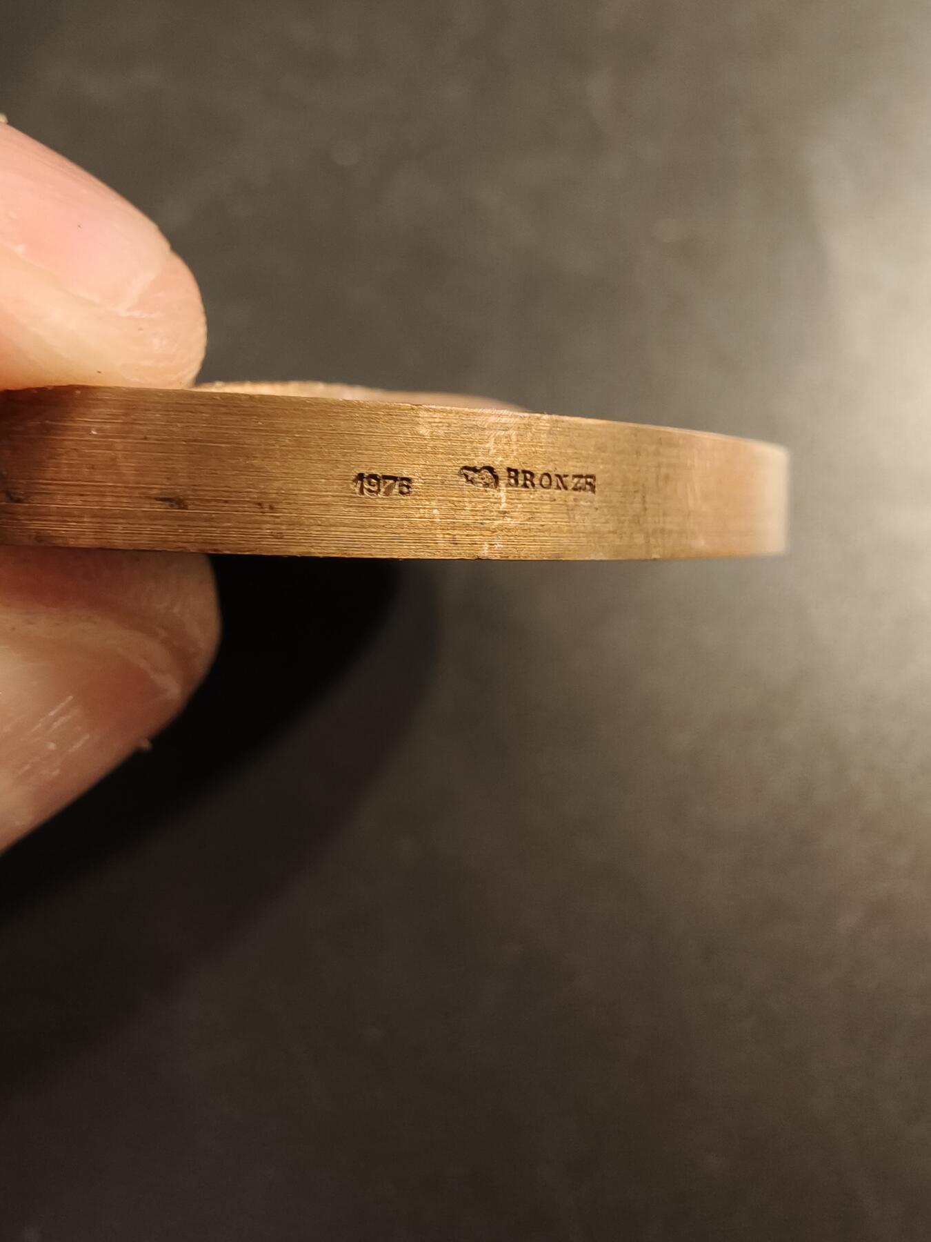 老王徽章第154期 法国拿破仑罗马王洗礼大铜章    带盒子    直径68mm.   重量146.8g 