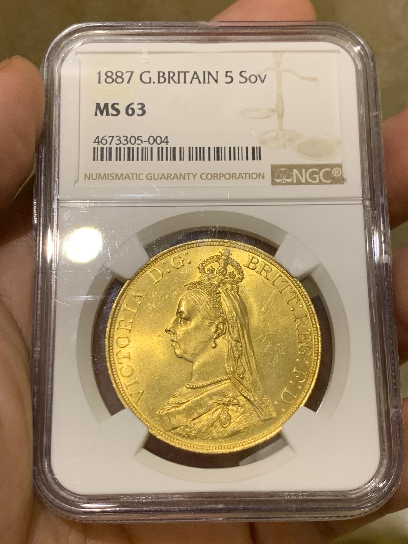 《竞宝斋》第425场 周日，周一  2场连拍 （全场包邮） NGC MS63 英国1887年维多利亚马剑5磅金币 9167金 39.94克 光度观感都非常好 细节见图 压手感十足