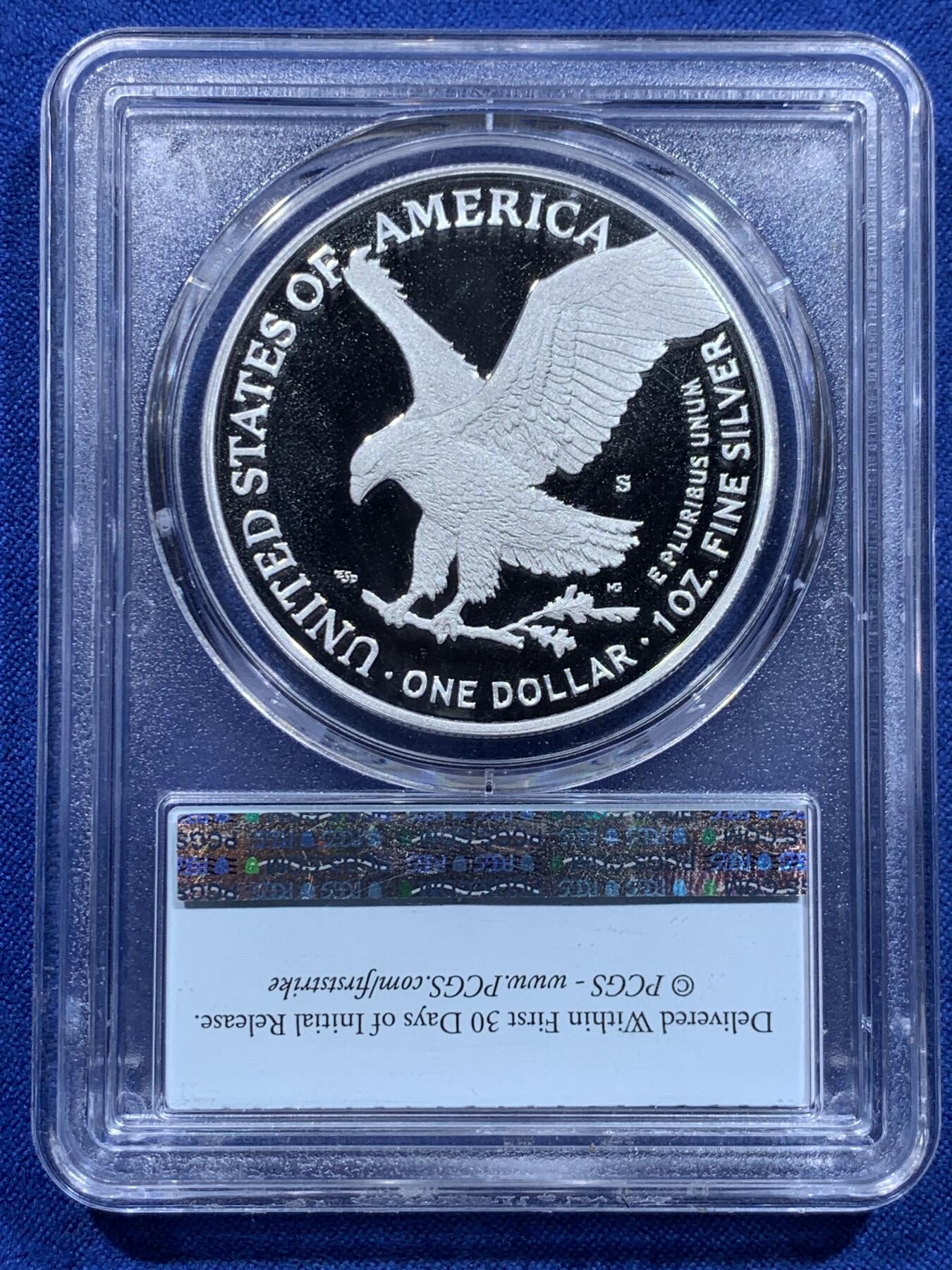 《竞宝斋》第425场 周日，周一  2场连拍 （全场包邮） PCGS PR70DCAM 美国2023年鹰洋自由行走女神扬翅鹰1美元精制银币，首发标签，PROOF精制币，币面清爽干净又漂亮，冠军分。
