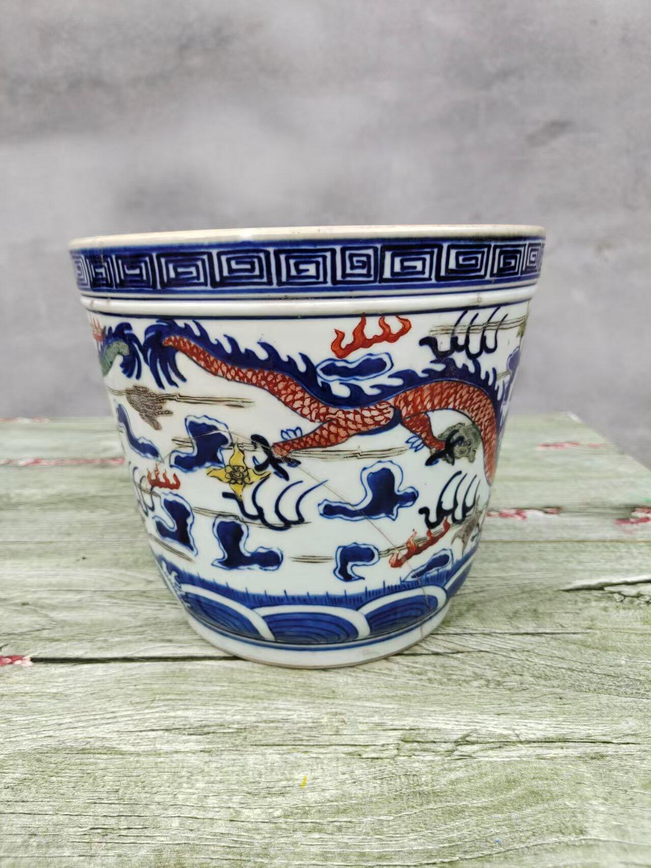 清代青花釉里红卷缸，器型好，画工好，很好的收藏标本