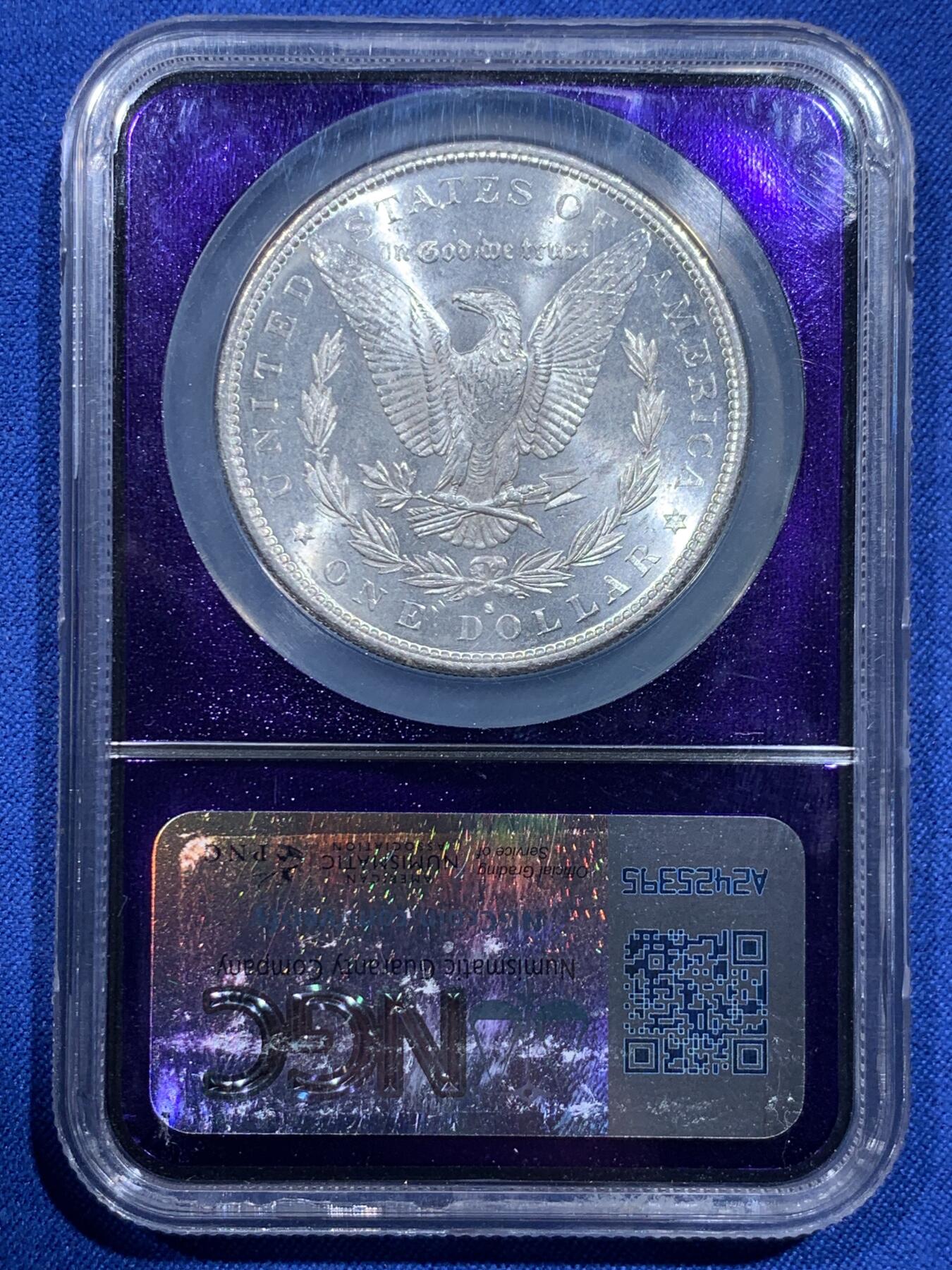《竞宝斋》第425场 周日，周一  2场连拍 （全场包邮） NGC MS67 美国 1882-S 摩根银币 相当稀有和好看的暗紫色蜜蜂图案评级盒 配上收藏级别的分数 是不可多得的收藏佳品