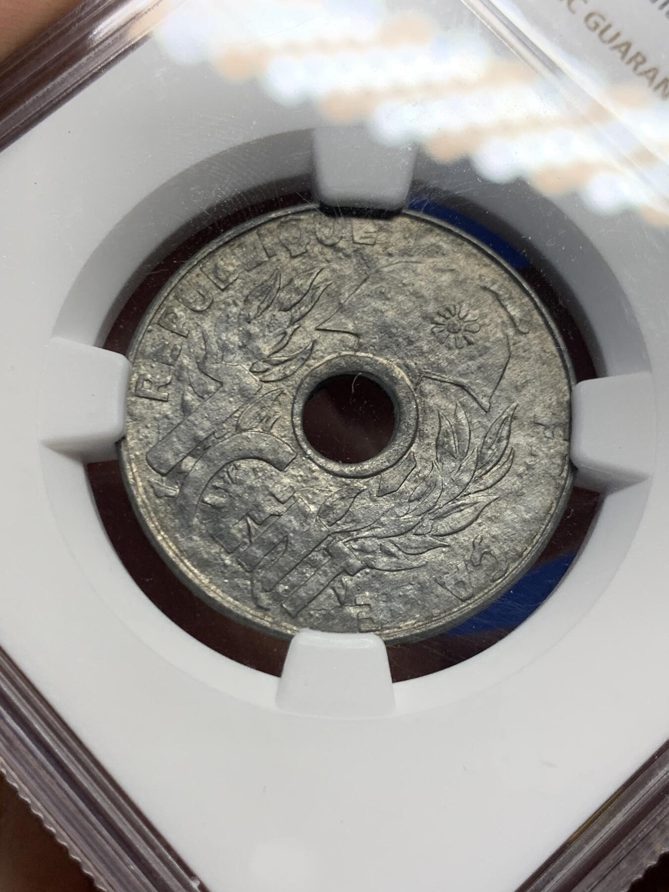 《竞宝斋》第425场 周日，周一  2场连拍 （全场包邮） NGC MS61 法属印支1941花帽1分锌币 保存非常难得