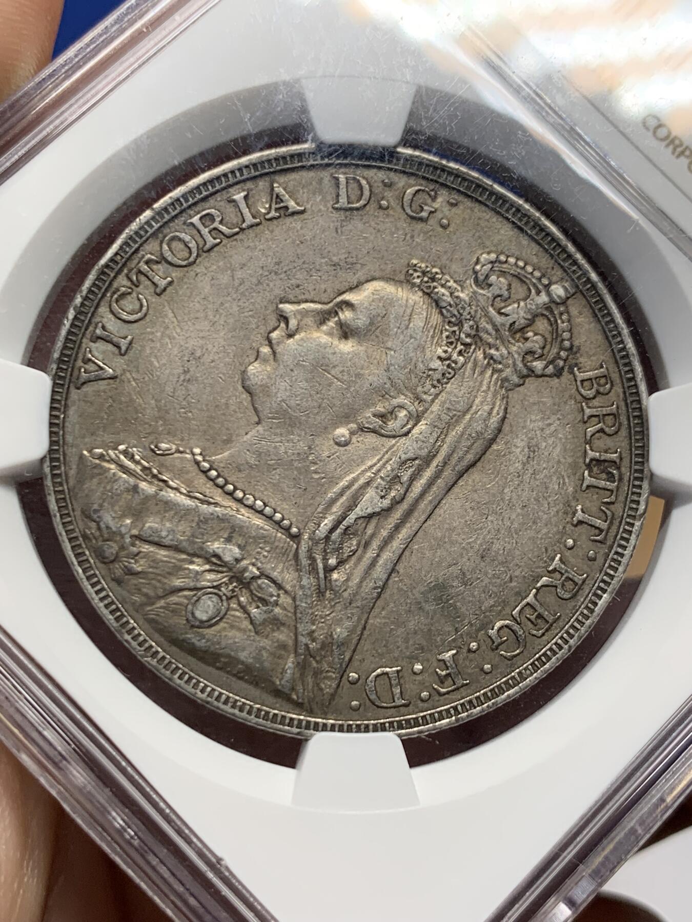 《竞宝斋》第425场 周日，周一  2场连拍 （全场包邮） NGC AU53 英国1890年维多利亚马剑银币 原味包浆