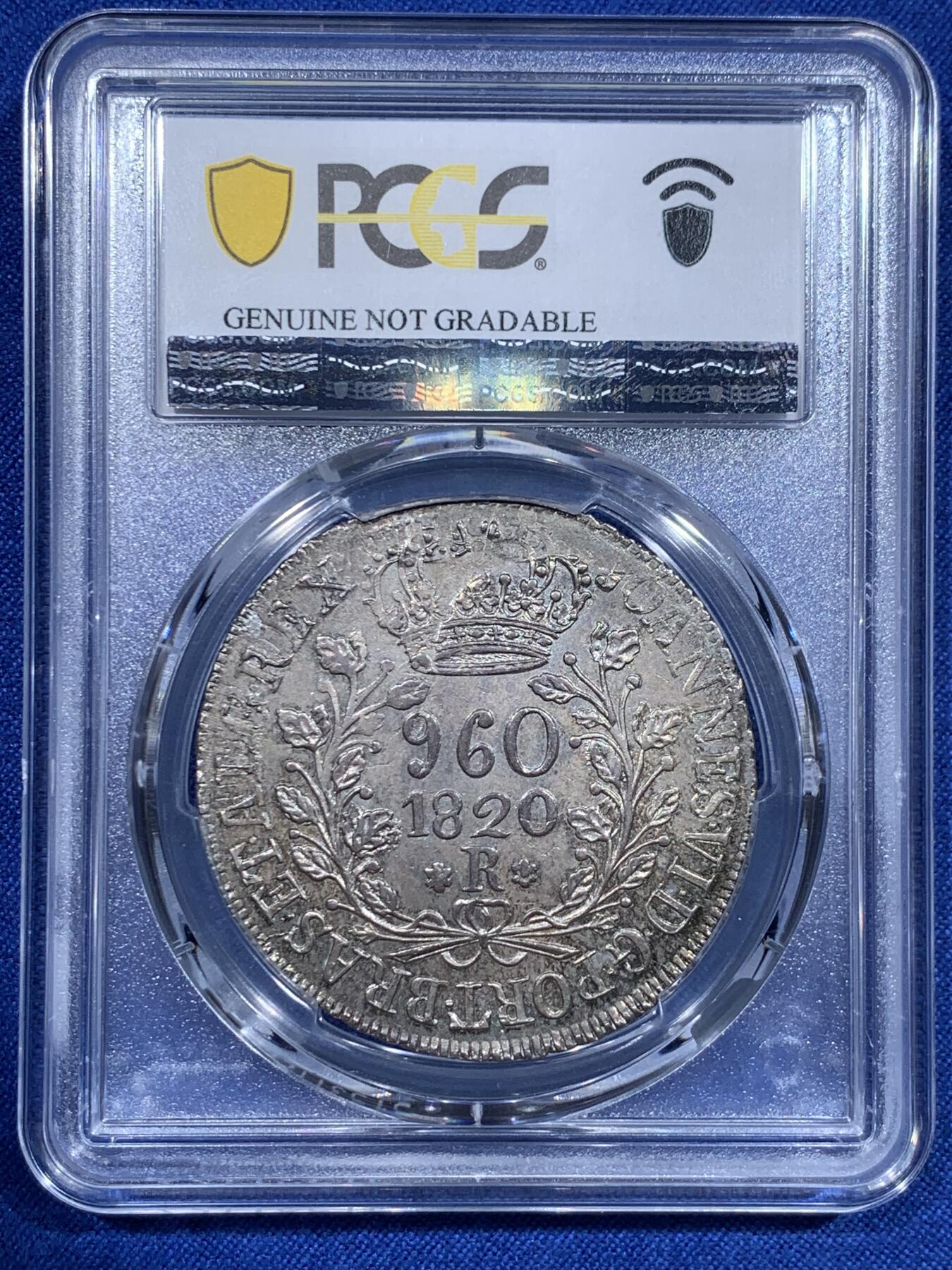 《竞宝斋》第425场 周日，周一  2场连拍 （全场包邮） PCGS AUD 巴西 1820年 960瑞斯 大银币 热门品种 双面烟灰色包浆 可砸盒博分的品质