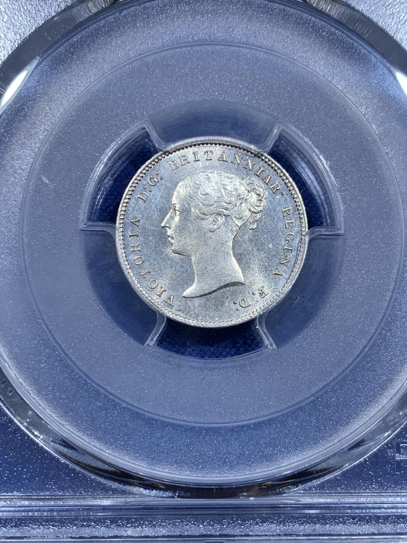 《竞宝斋》第425场 周日，周一  2场连拍 （全场包邮） 四枚一组 PCGS PL UNC-64 英国1875小维濯足币，原光状态，打制犀利，可惜一枚没给分，非常少的品种。细节见图