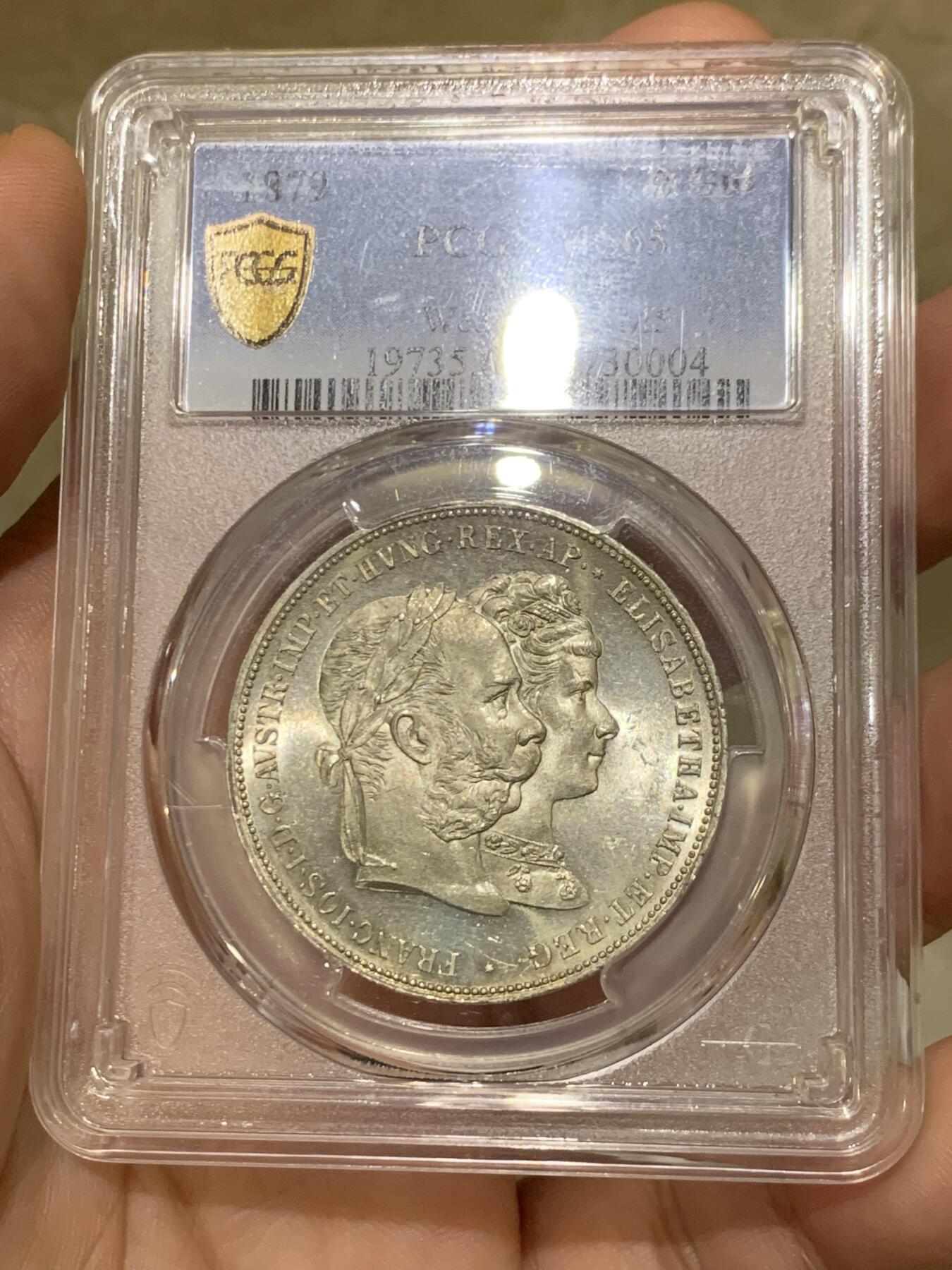 《竞宝斋》第425场 周日，周一  2场连拍 （全场包邮） PCGS MS65 奥地利1879年弗朗茨一世与茜茜公主银婚纪念2古尔登 丝绸底板 PL质感霜感十足 转光丝滑 高分难得