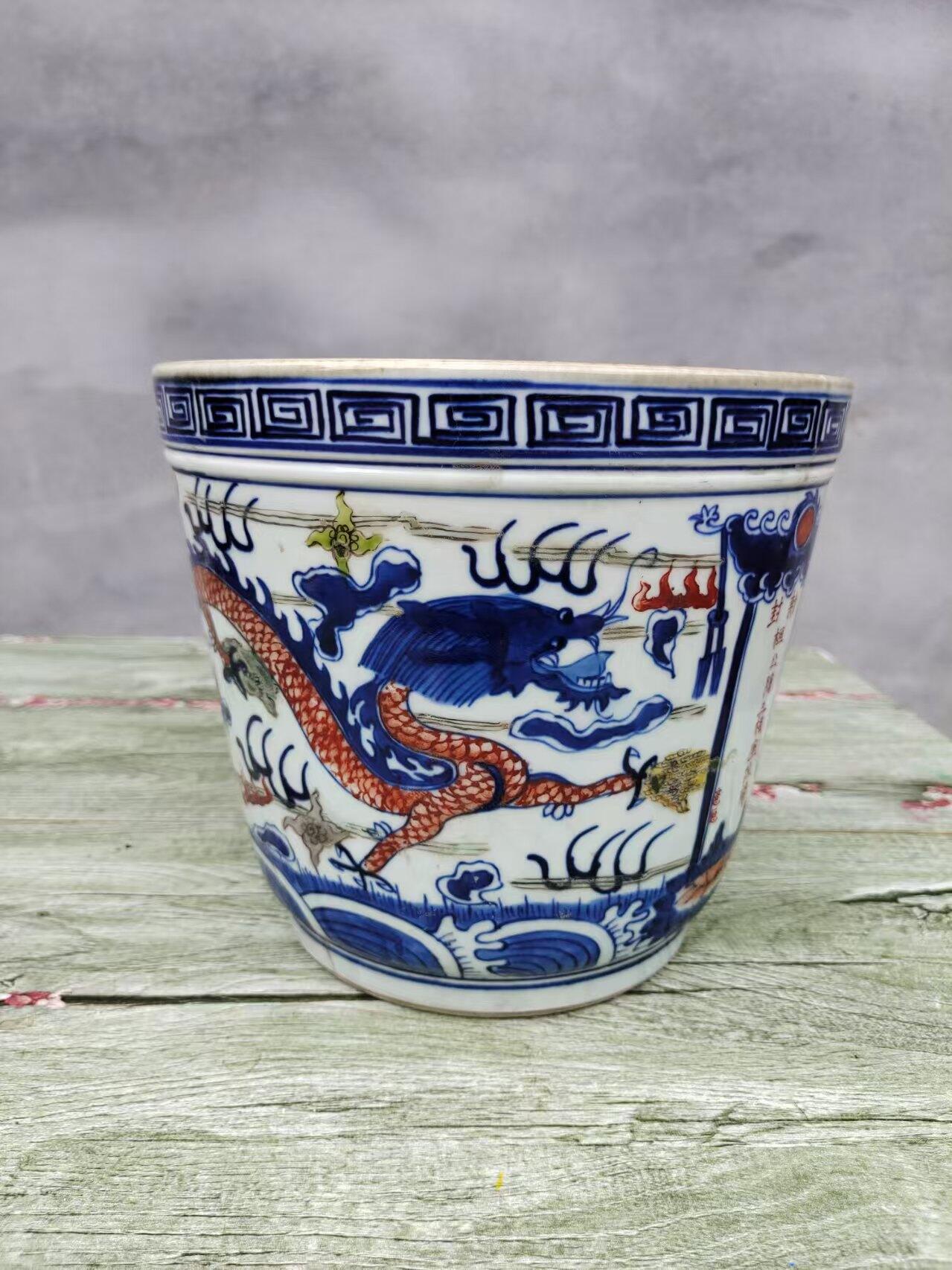 清代青花釉里红卷缸，器型好，画工好，很好的收藏标本