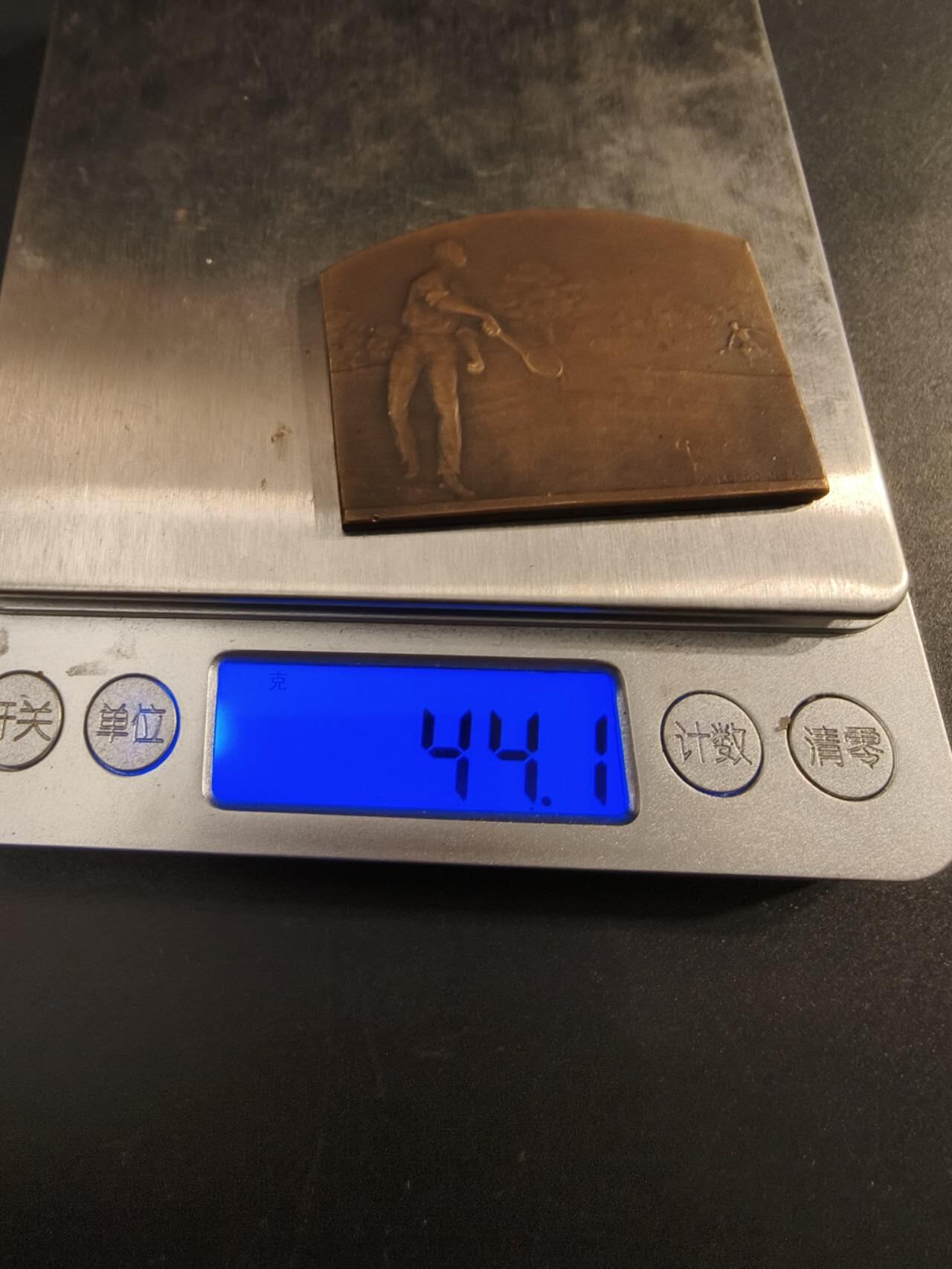 老王徽章第154期 法国巴黎回声报方形大铜章     尺寸48×34mm.   重量44.1g