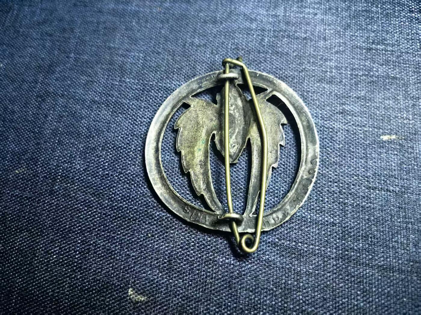 罗岚⭐爱藏⭐精品国庆假期专拍-分享拍场赚佣金 德意志第三帝国预备飞行学员证章 带厂标   该证章大量颁发给“国家社会主义飞行军团”NSFK