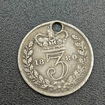 【淘币小摊】限时拍第七百五十九拍  国庆10连拍 小银币场 外出13号发货 满百包邮可预留两周  周一统一发货  - 英国1880年维多利亚3便士银币有孔