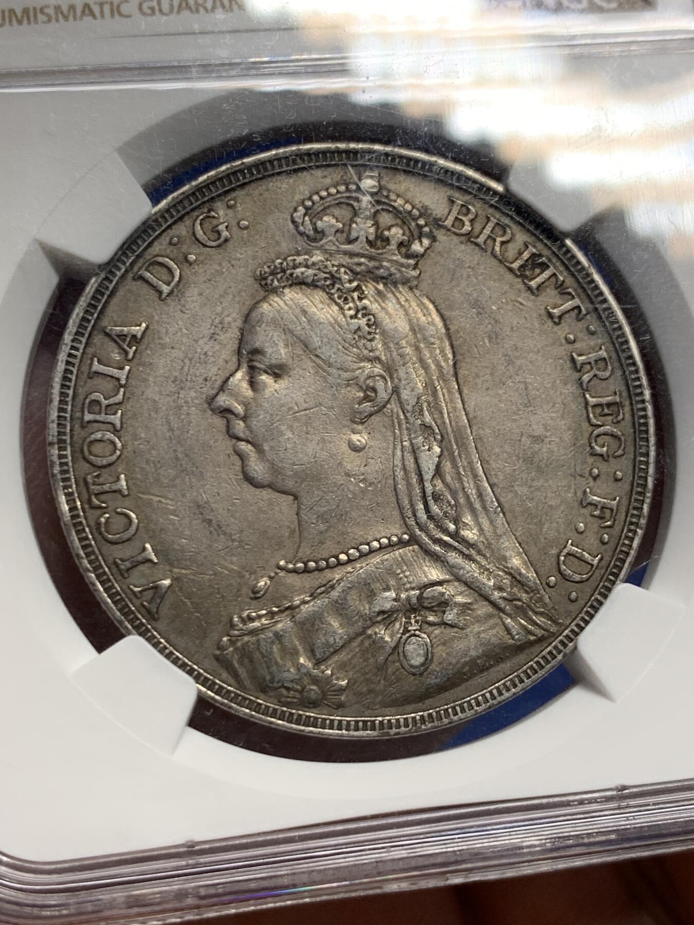 《竞宝斋》第425场 周日，周一  2场连拍 （全场包邮） NGC AU53 英国1890年维多利亚马剑银币 原味包浆