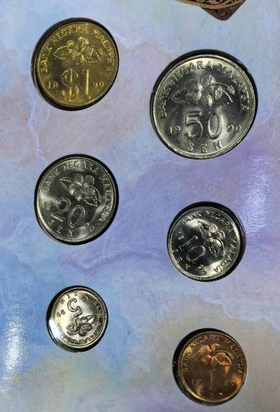 北京马甸外国币专卖第145期，外国币专场，陆续上拍，欢迎关注 1990年马来西亚官方流通币精装册 全新BU级品相 全套6枚硬币