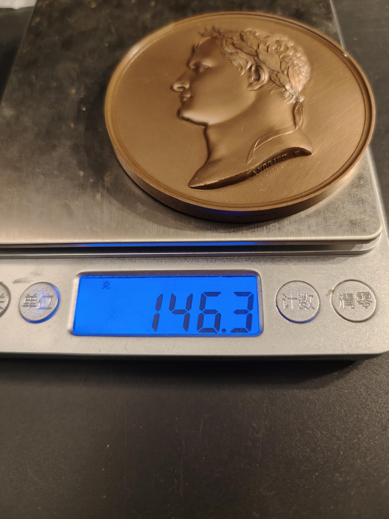 老王徽章第154期 法国拿破仑罗马王洗礼大铜章    带盒子    直径68mm.   重量146.8g 