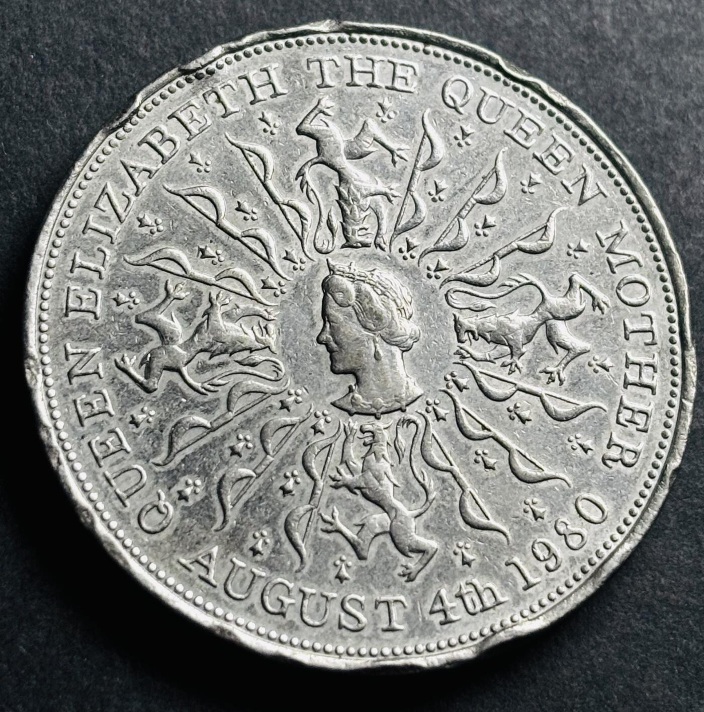 文馨钱币收藏第 274 场，批量银币，散币场 长期接收代拍品 英国25便士克朗币 1980年 女王母亲诞辰80周年纪念币 直径38MM