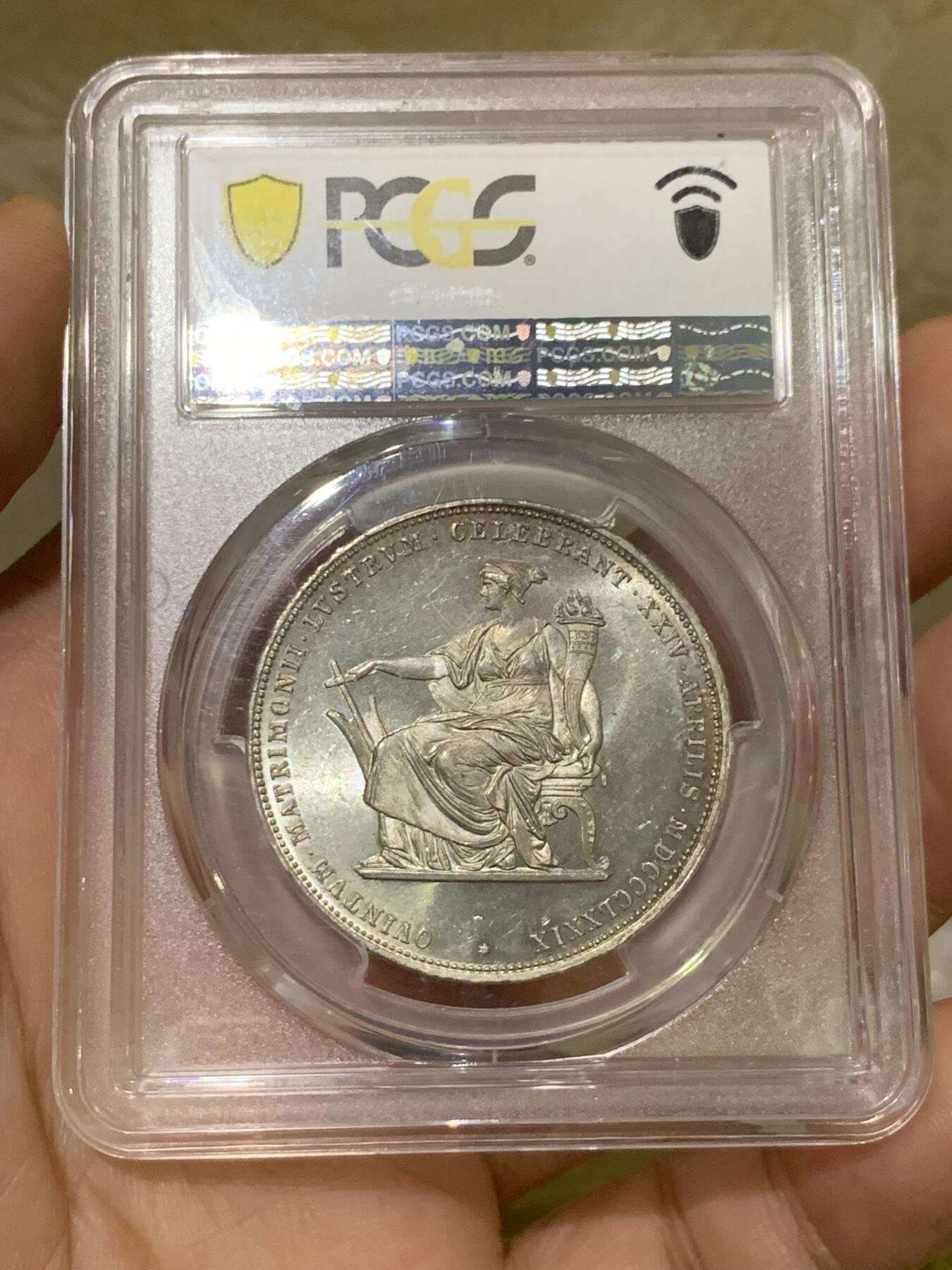 《竞宝斋》第425场 周日，周一  2场连拍 （全场包邮） PCGS MS65 奥地利1879年弗朗茨一世与茜茜公主银婚纪念2古尔登 丝绸底板 PL质感霜感十足 转光丝滑 高分难得