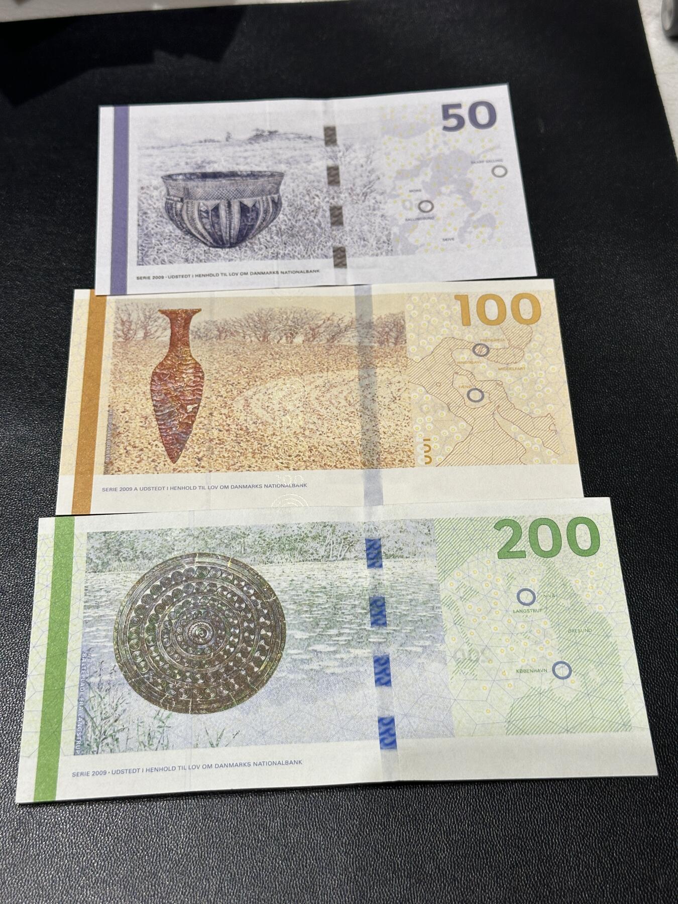 《外钞收藏家》第五百七十三期（精品场）（本平台长期征集拍品、欢迎藏友们联系合作） 丹麦大桥版50/100/200克朗（绝品）	绝品