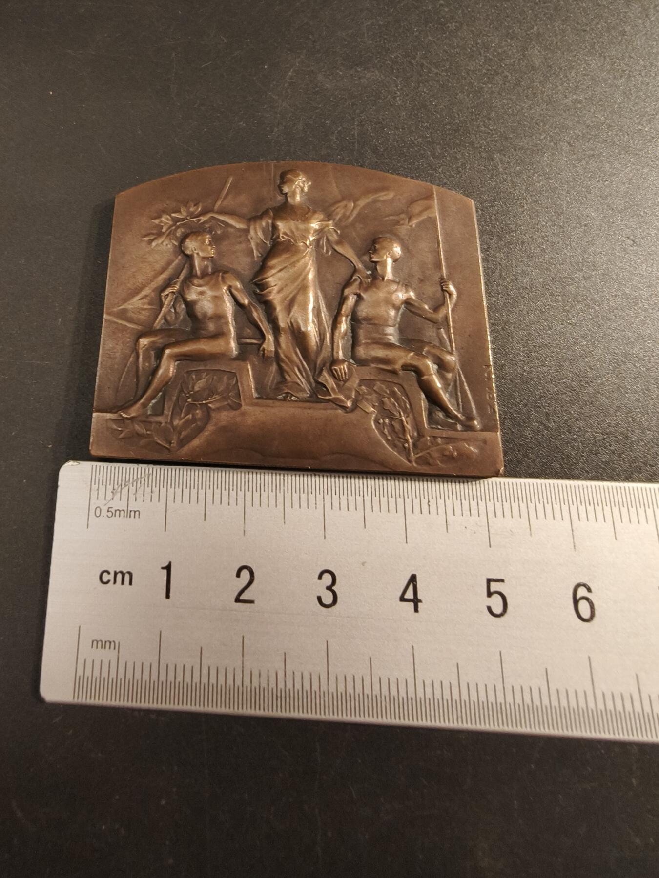老王徽章第154期 法国方形大铜章    尺寸50×41mm.    重量60.2g