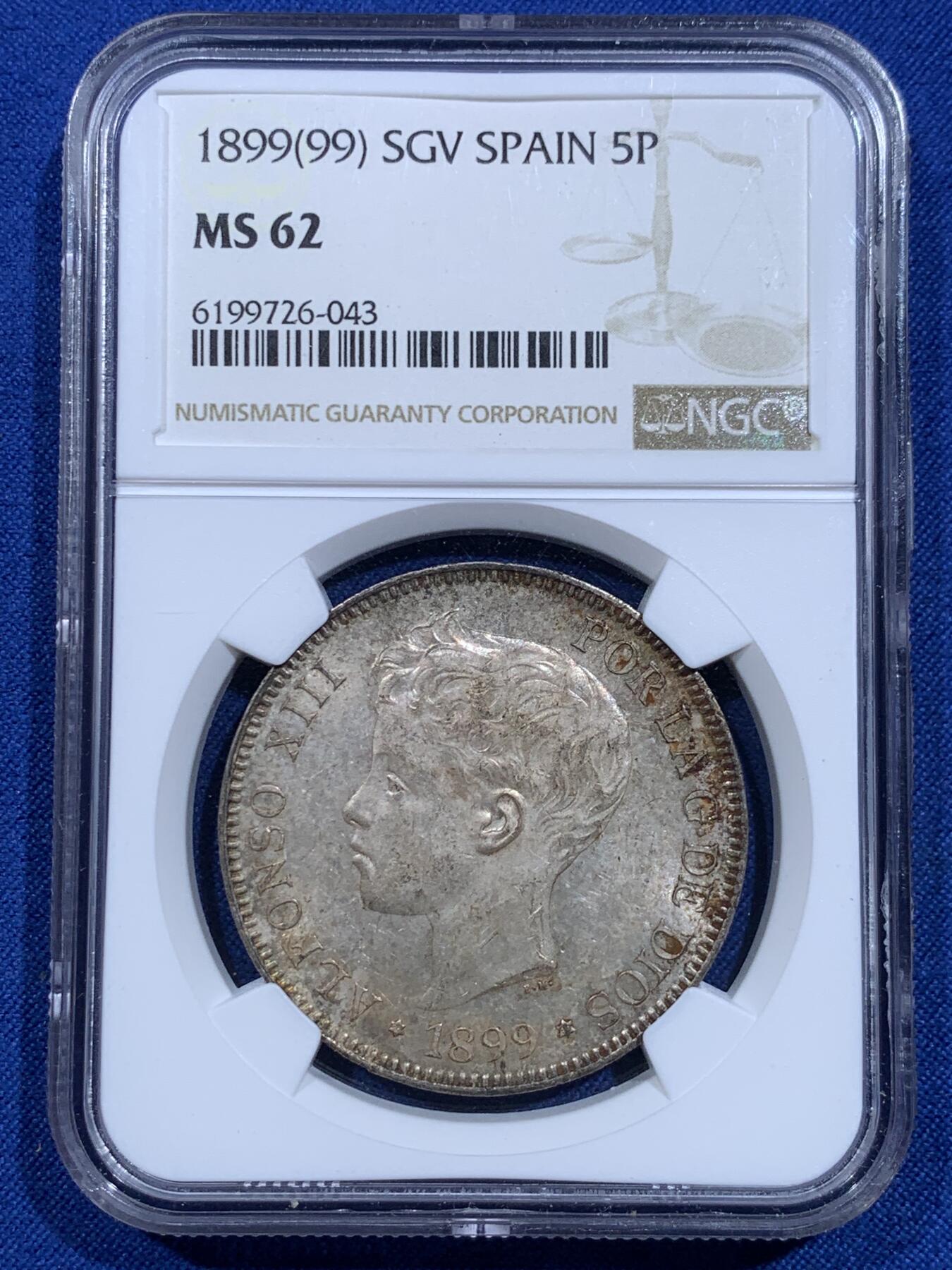《竞宝斋》第425场 周日，周一  2场连拍 （全场包邮） NGC MS62 西班牙1899年阿方索少年头5比塞塔银币 原状态老包浆 底板丝滑细腻 不容错过