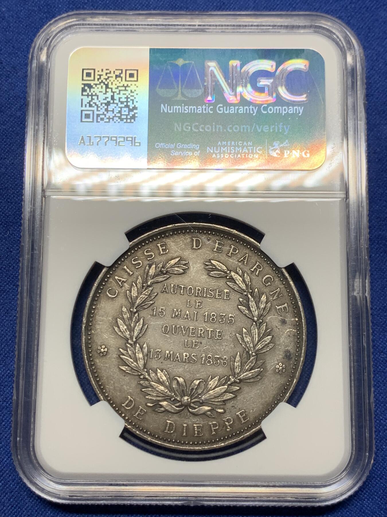 《竞宝斋》第425场 周日，周一  2场连拍 （全场包邮） NGC MS62 法国双美人鱼银章 大热款 图案寓意：正面双美人鱼、帆船、城堡，呼应迪耶普“港口城市”属性（海洋元素+城市徽章）