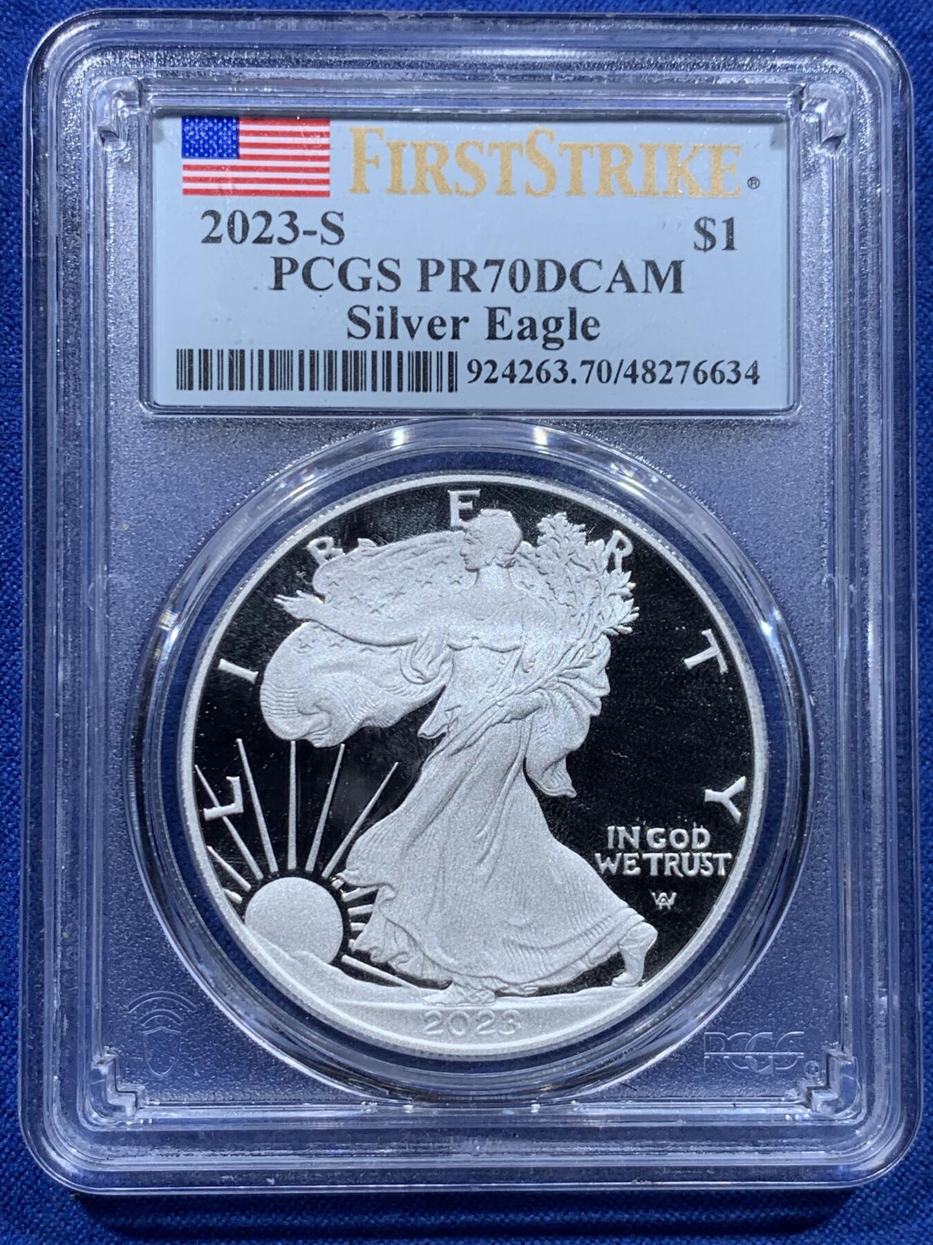 《竞宝斋》第425场 周日，周一  2场连拍 （全场包邮） PCGS PR70DCAM 美国2023年鹰洋自由行走女神扬翅鹰1美元精制银币，首发标签，PROOF精制币，币面清爽干净又漂亮，冠军分。