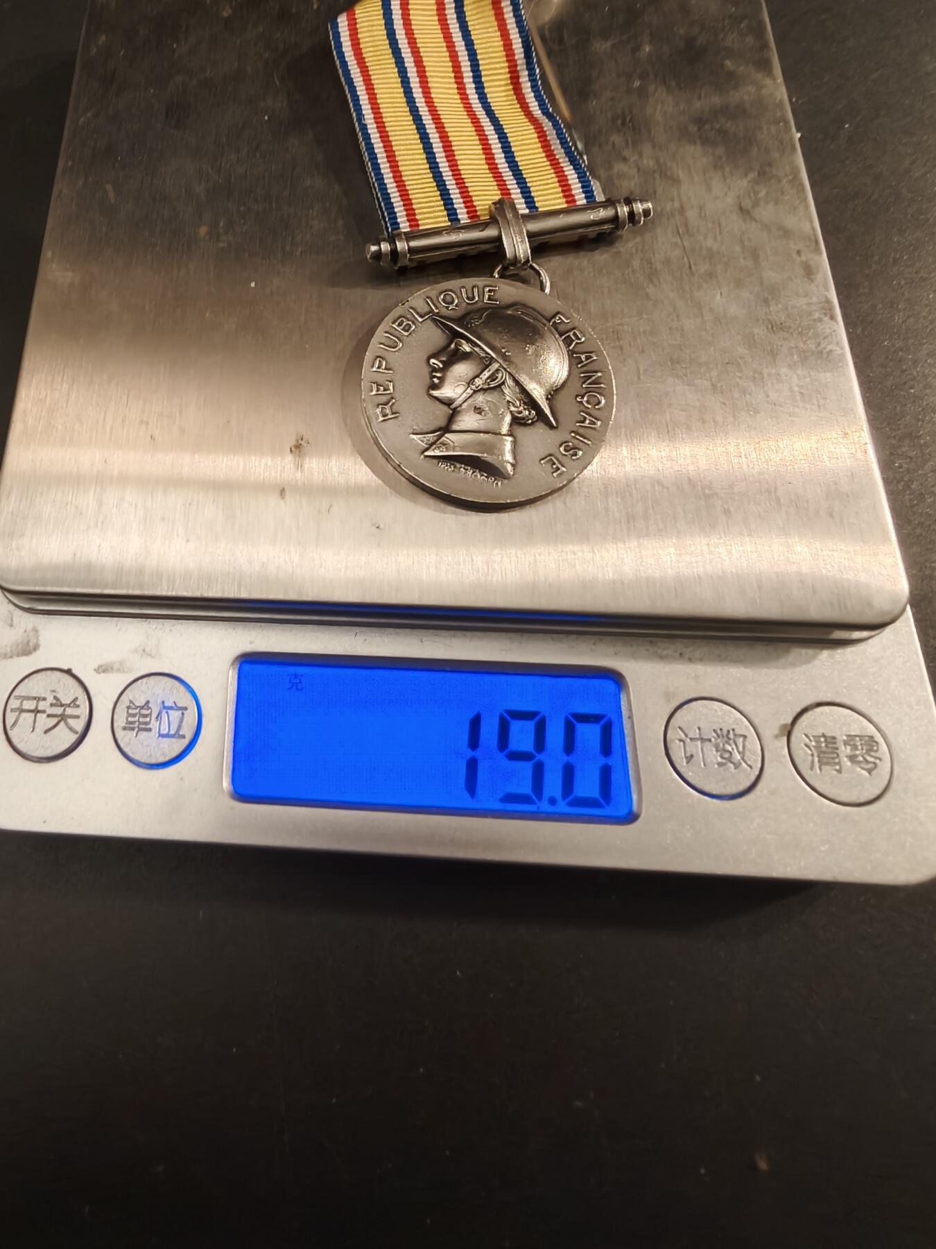老王徽章第154期  法国银级消防员服役奖章    925银    19g
