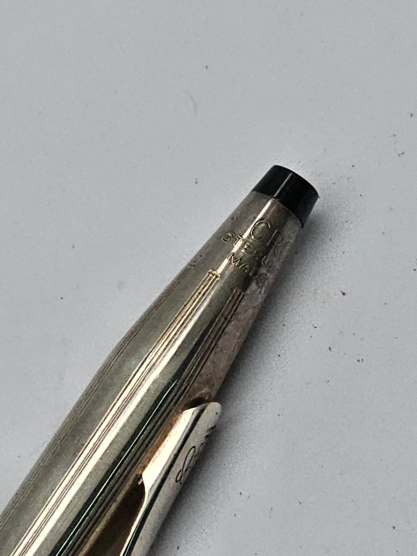 CROSS高仕圆珠笔 美产正品 古董银质自动圆珠笔纯银笔杆 经典款式 旋转出芯 功能正常 适合日常书写或收藏，成色如图 有正常氧化痕迹 具体细节见图