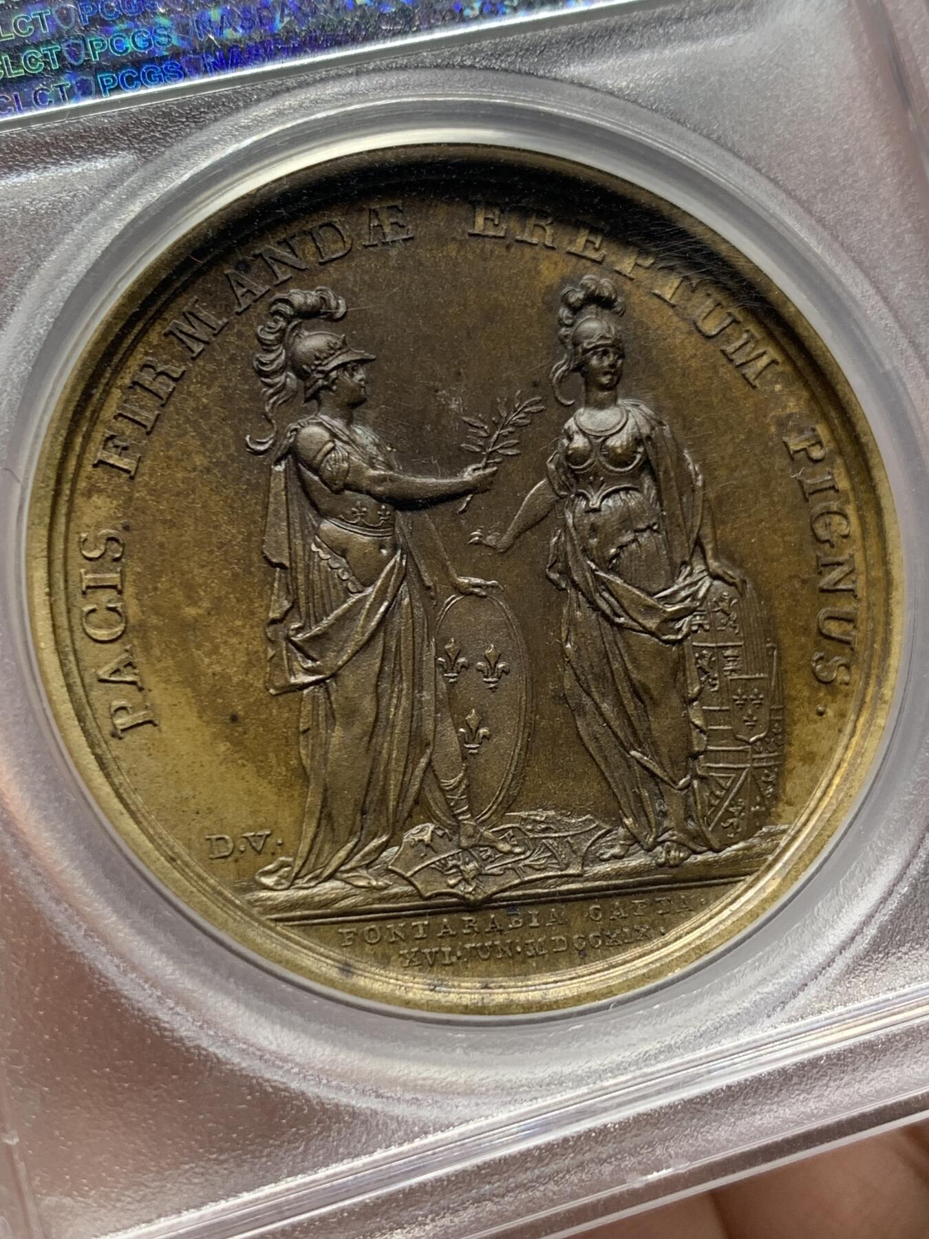 《竞宝斋》第425场 周日，周一  2场连拍 （全场包邮） PCGS MS64BN 唯一冠军分 1719年 法国 路易十五攻占富恩特拉比亚大铜章，难得原铸，无Date标。精美高浮雕，女神及国王头像细节刻画极精细，早期铜章的巅峰水准。加厚P盒，冠军品质。