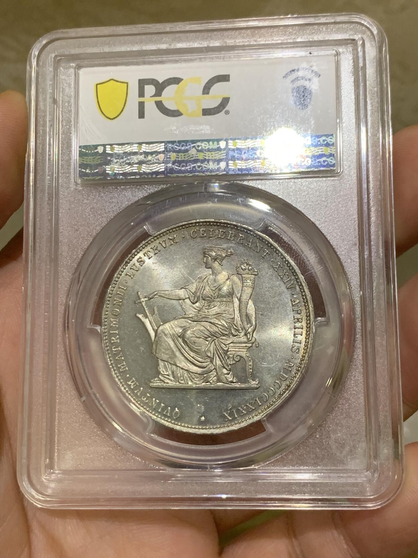 《竞宝斋》第425场 周日，周一  2场连拍 （全场包邮） PCGS MS65 奥地利1879年弗朗茨一世与茜茜公主银婚纪念2古尔登 丝绸底板 PL质感霜感十足 转光丝滑 高分难得