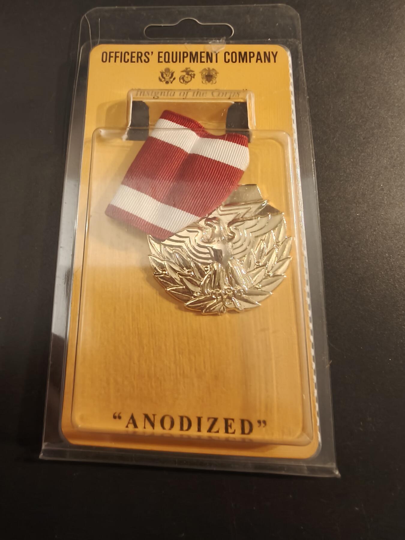 老王徽章第154期  美国功绩服务奖章    电镀带盒子